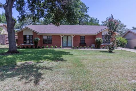 3817 Carman Drive Benbrook TX 76116