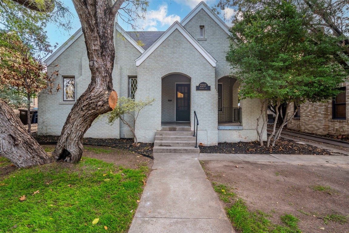 2217 Tremont Avenue Fort Worth TX 76107