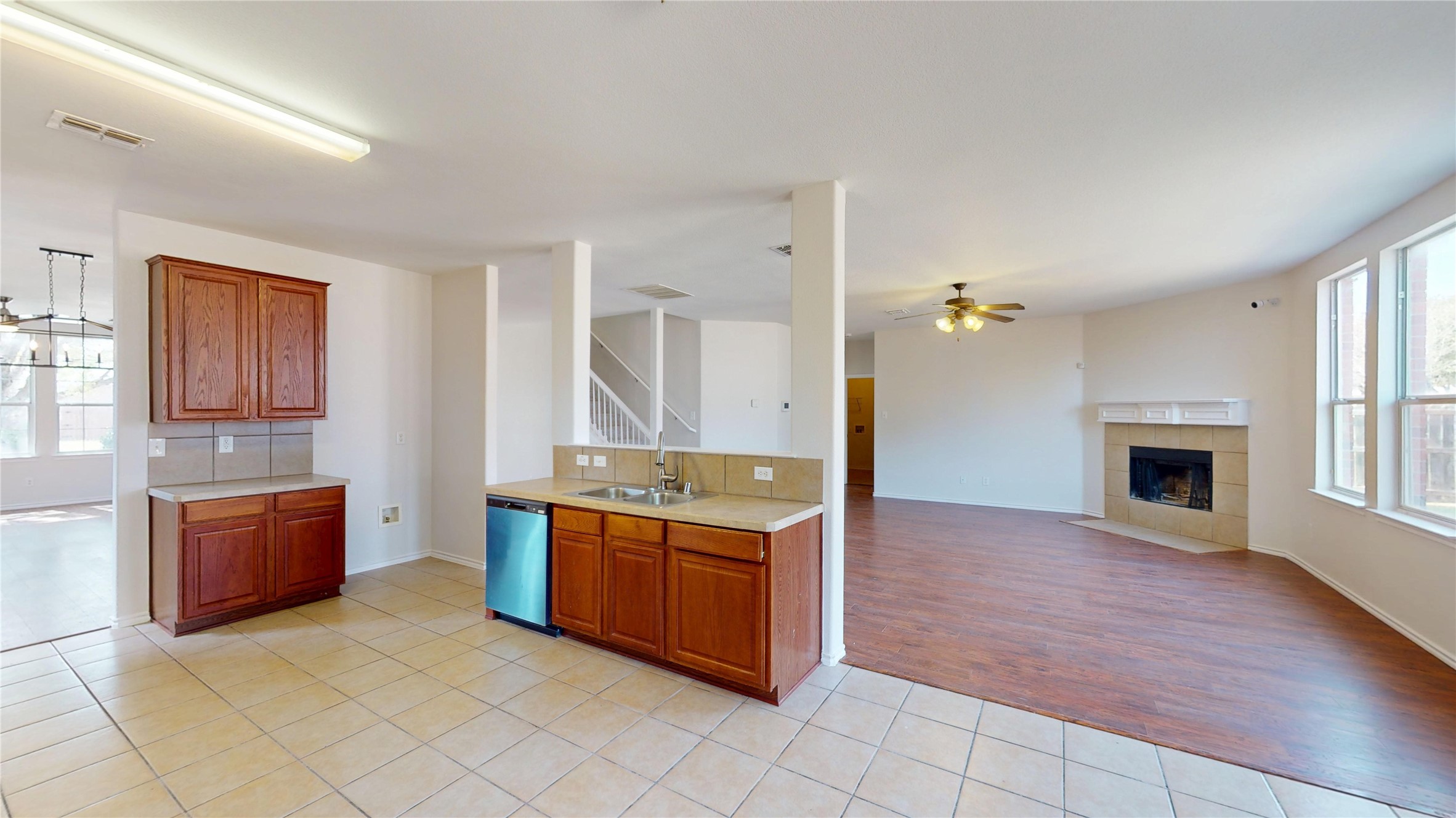 523 Zachum Drive Arlington TX 76002