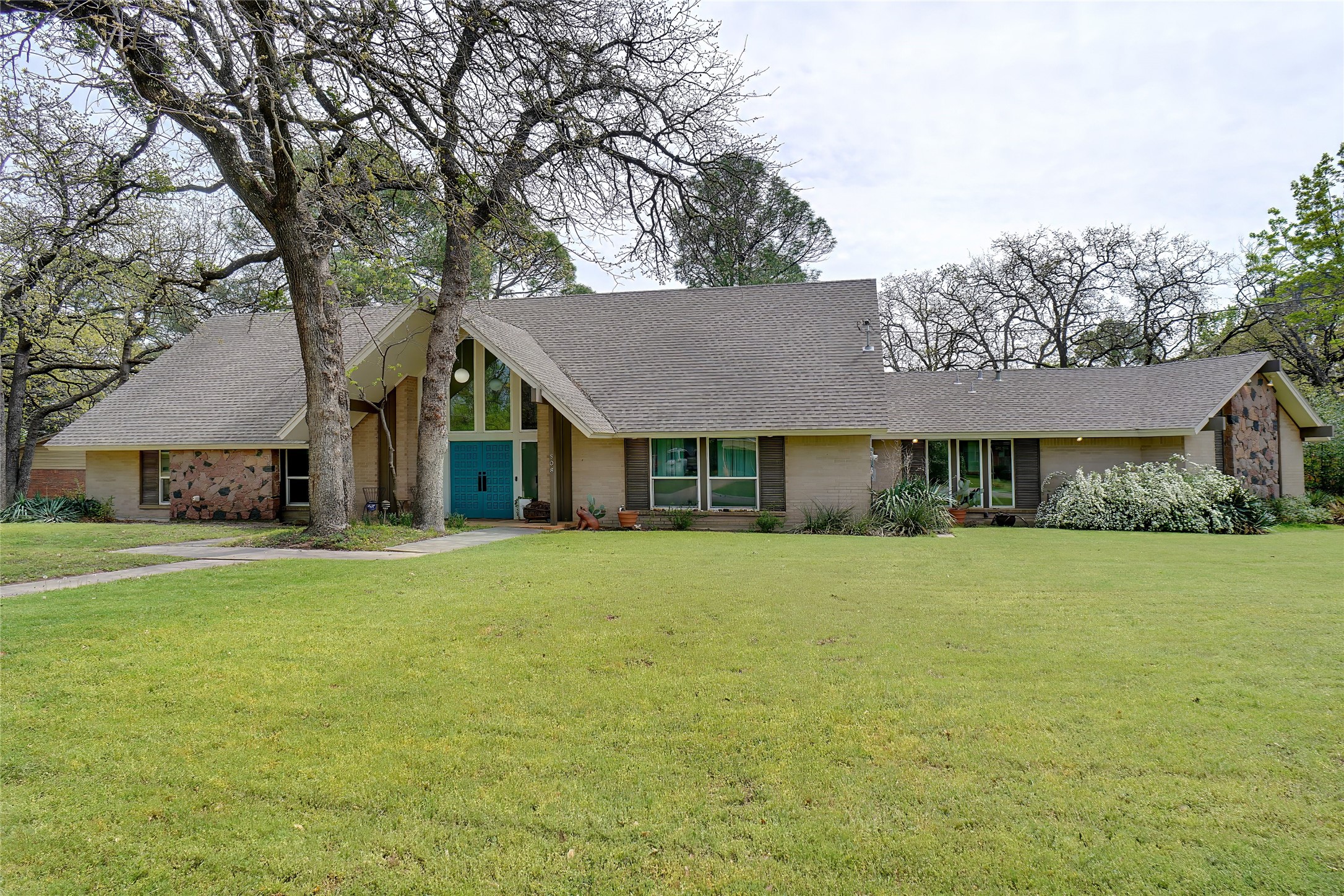 808 Liveoak Street Denton TX 76209