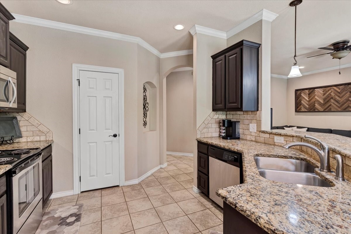 1823 Woodland Park Drive Denison TX 75021