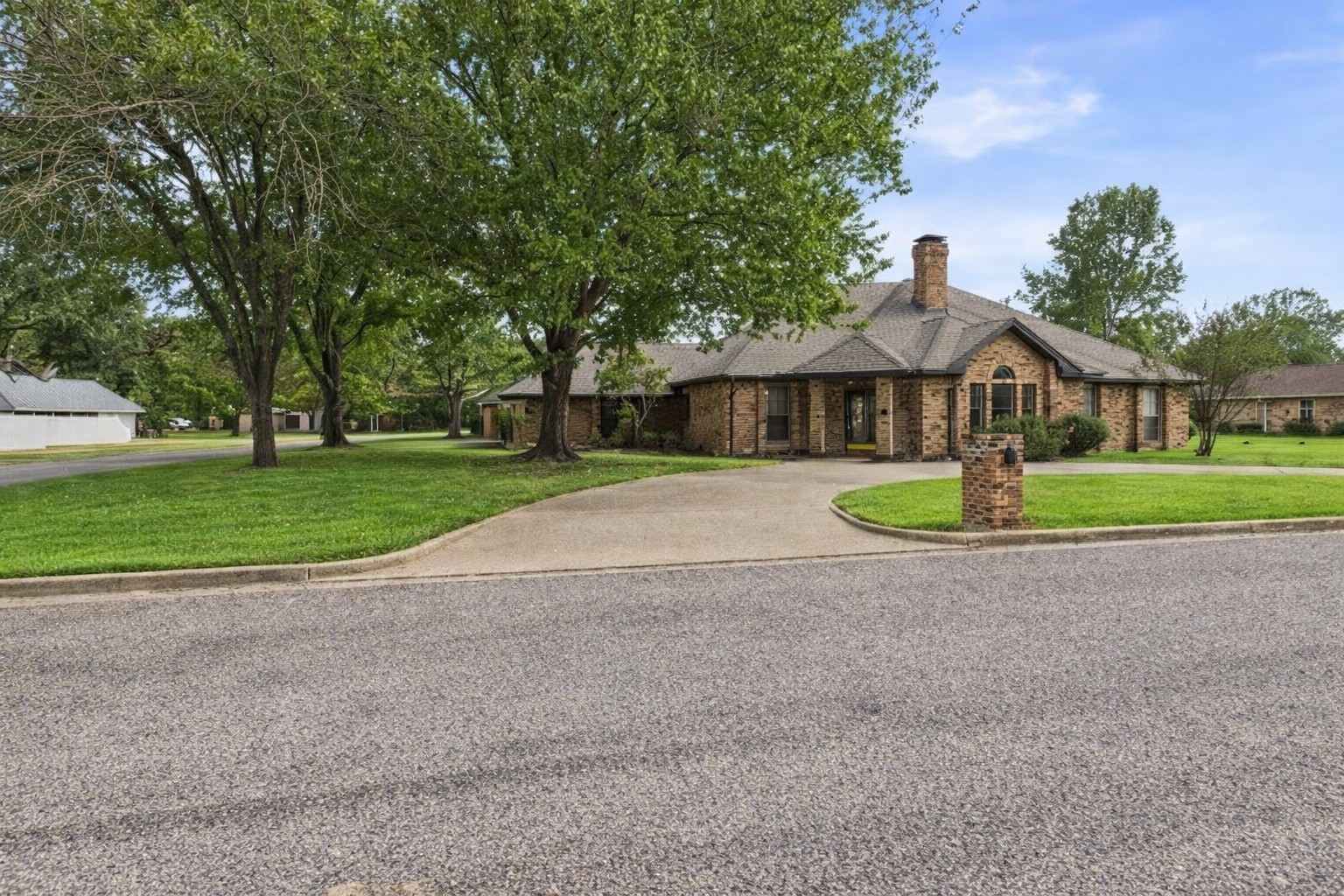 1178 E Oval Drive Athens TX 75751