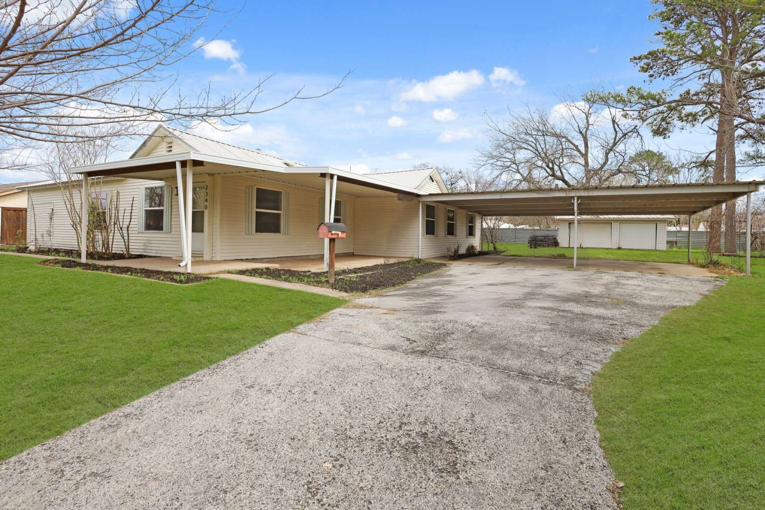 2340 Harris Lane Haltom City TX 76117