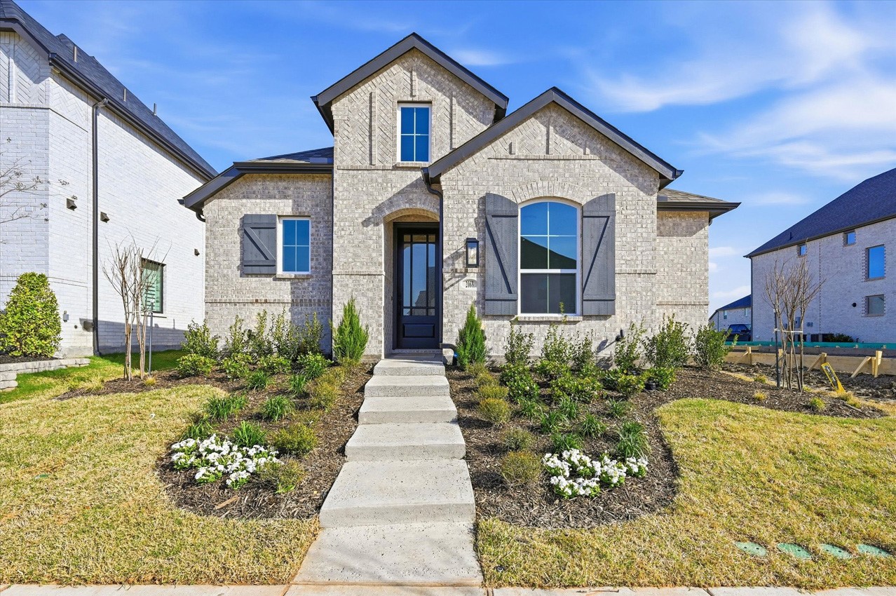 2068 Cuellar Way Van Alstyne TX 75495