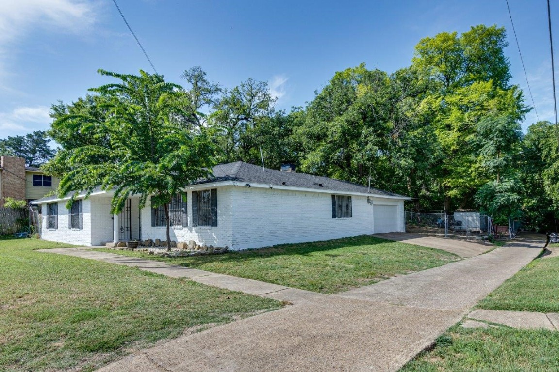 1016 E Ledbetter Drive Dallas TX 75216