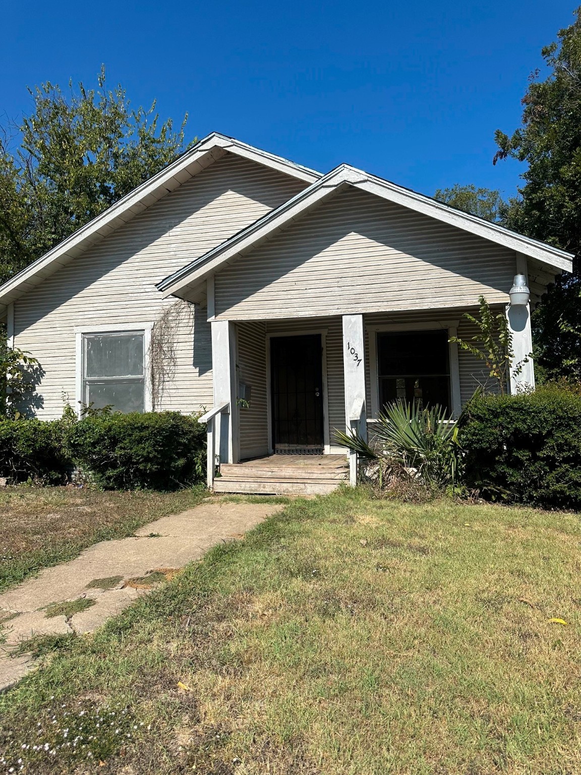 1037 E Richmond Avenue Fort Worth TX 76104