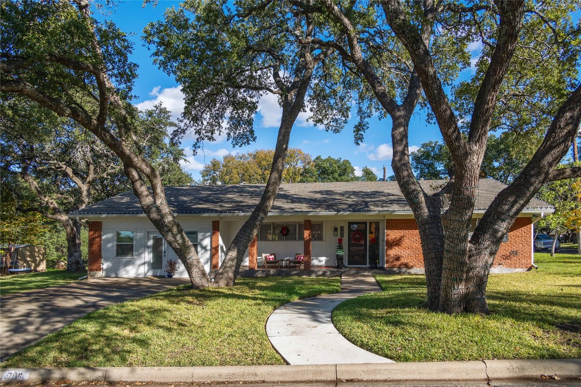 706 Oakpark Drive Brownwood TX 76801