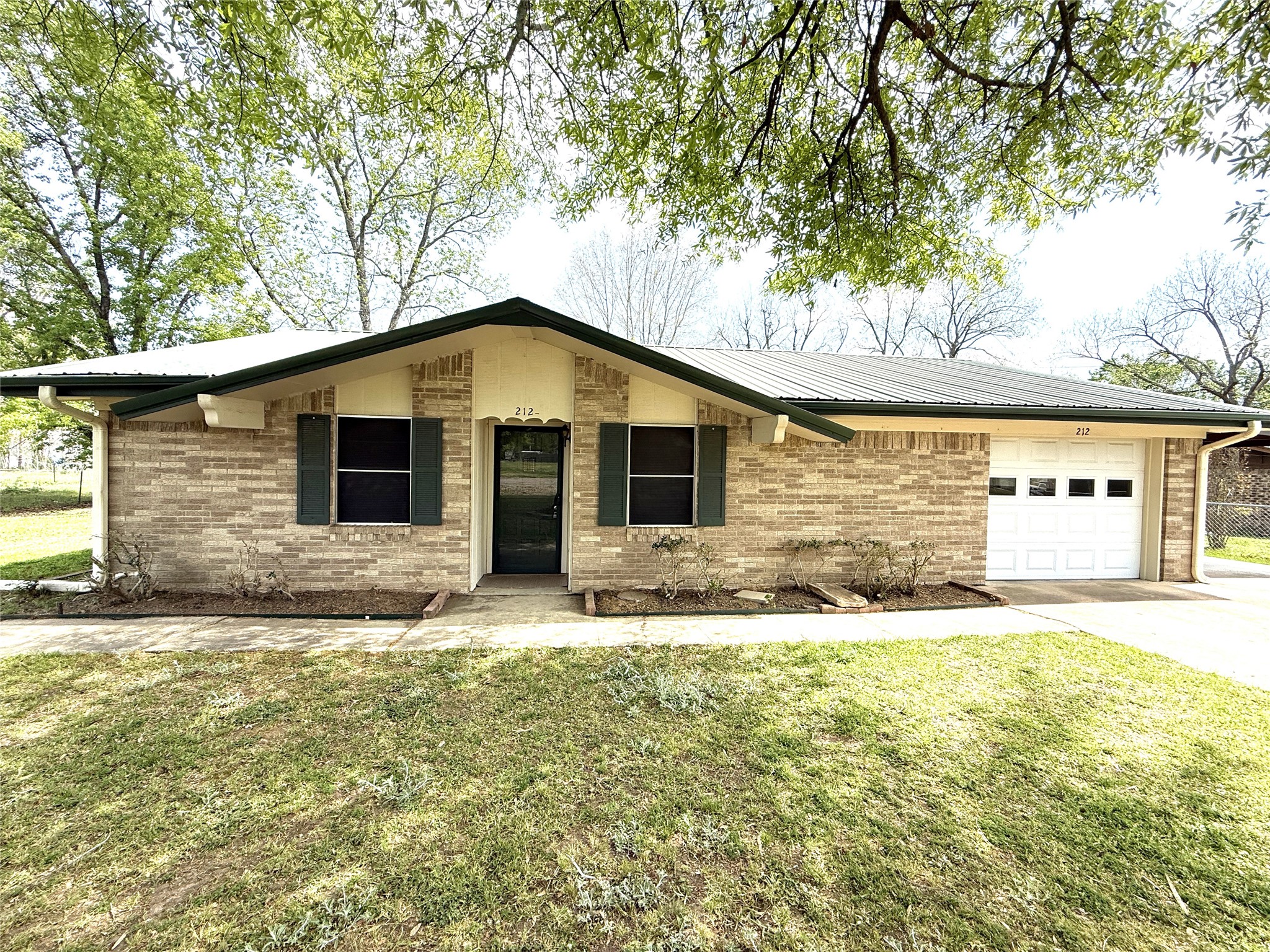 212 College Street Roxton TX 75477