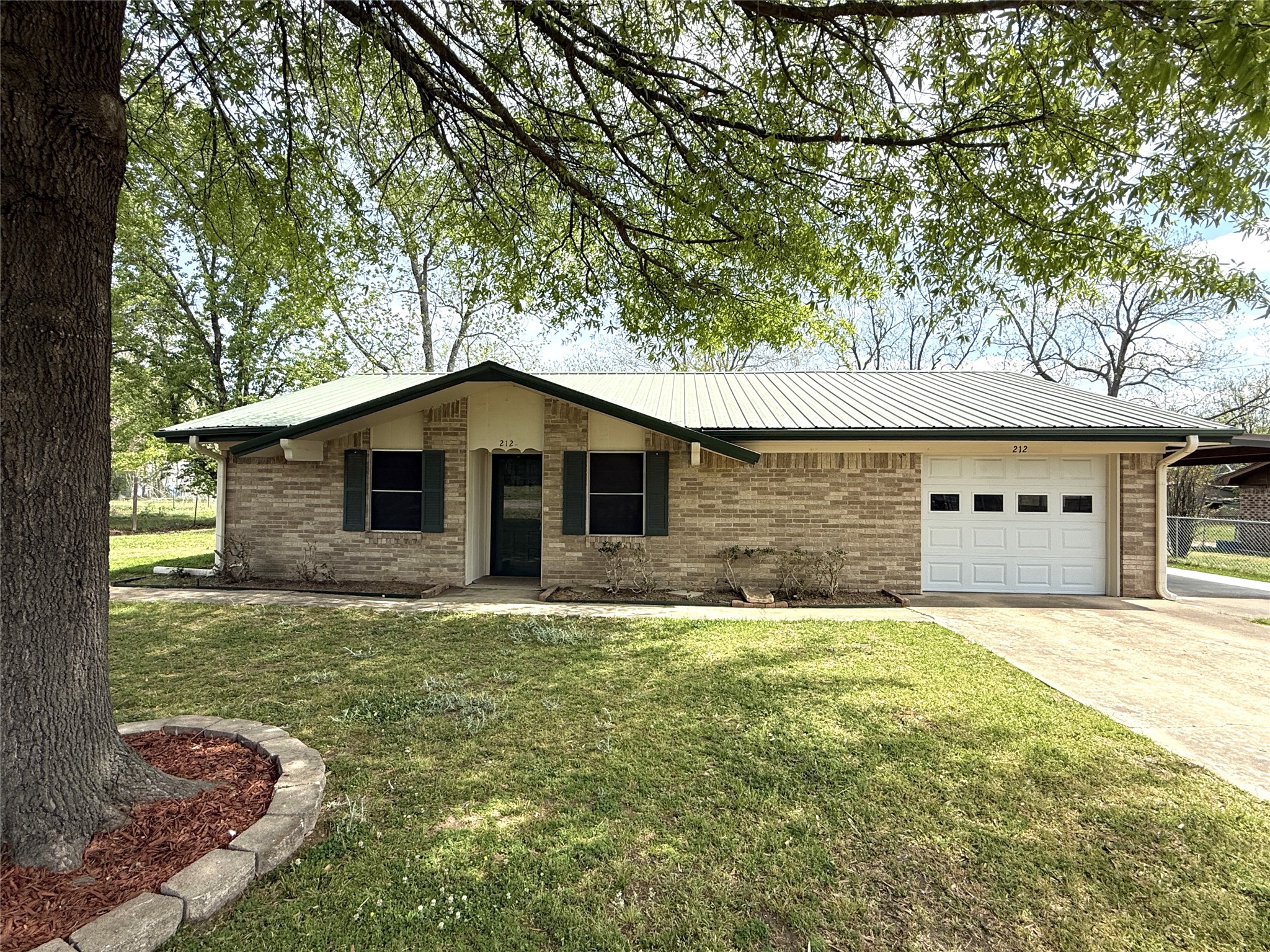 212 College Street Roxton TX 75477