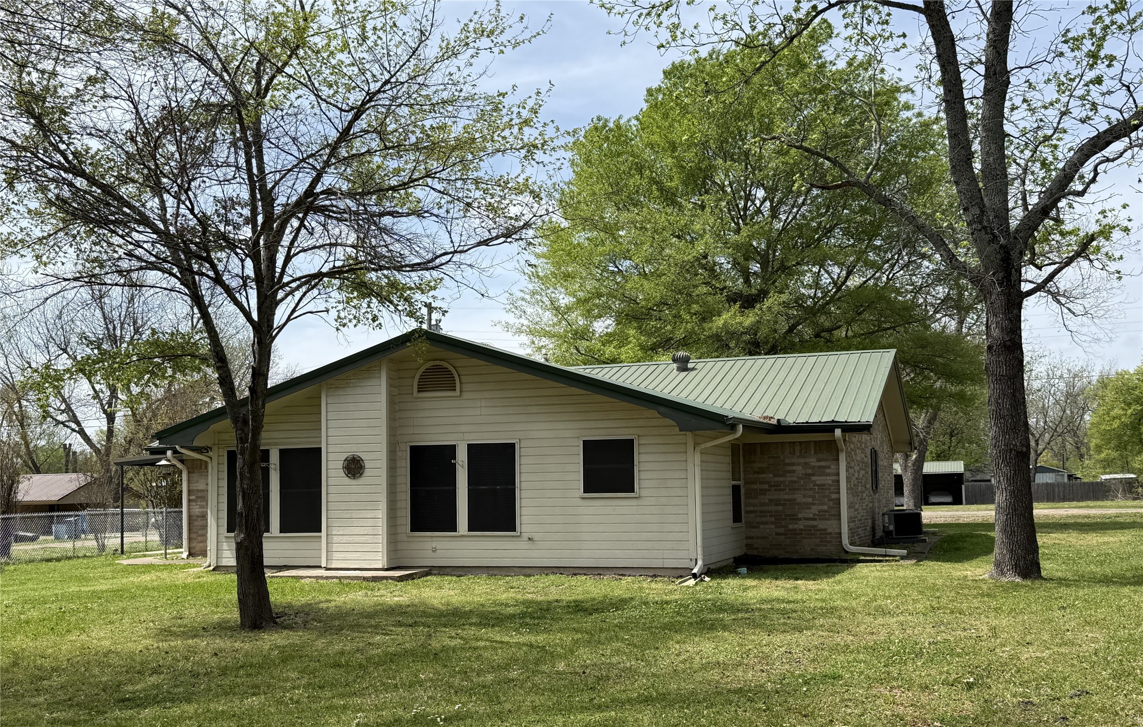 212 College Street Roxton TX 75477