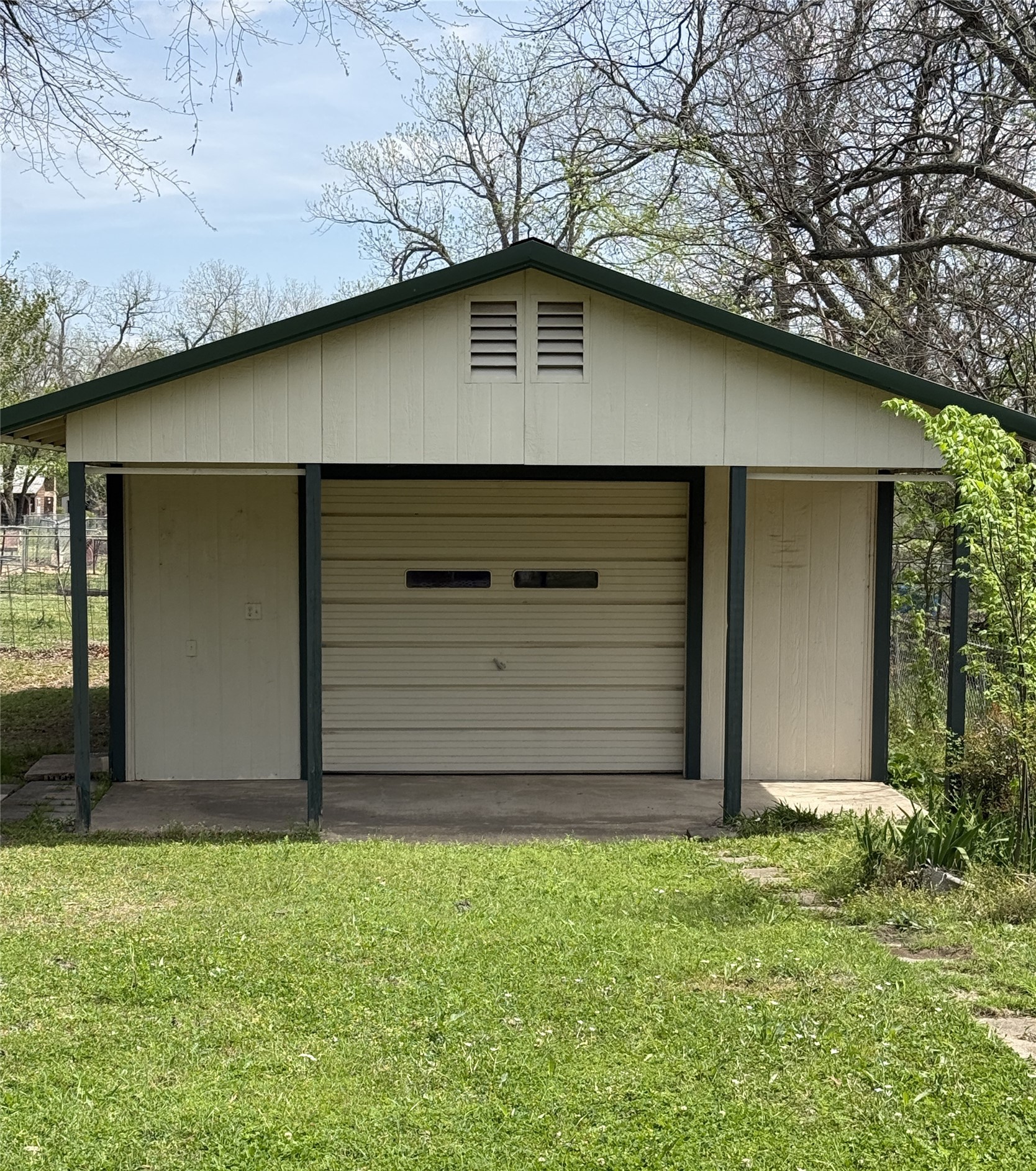 212 College Street Roxton TX 75477