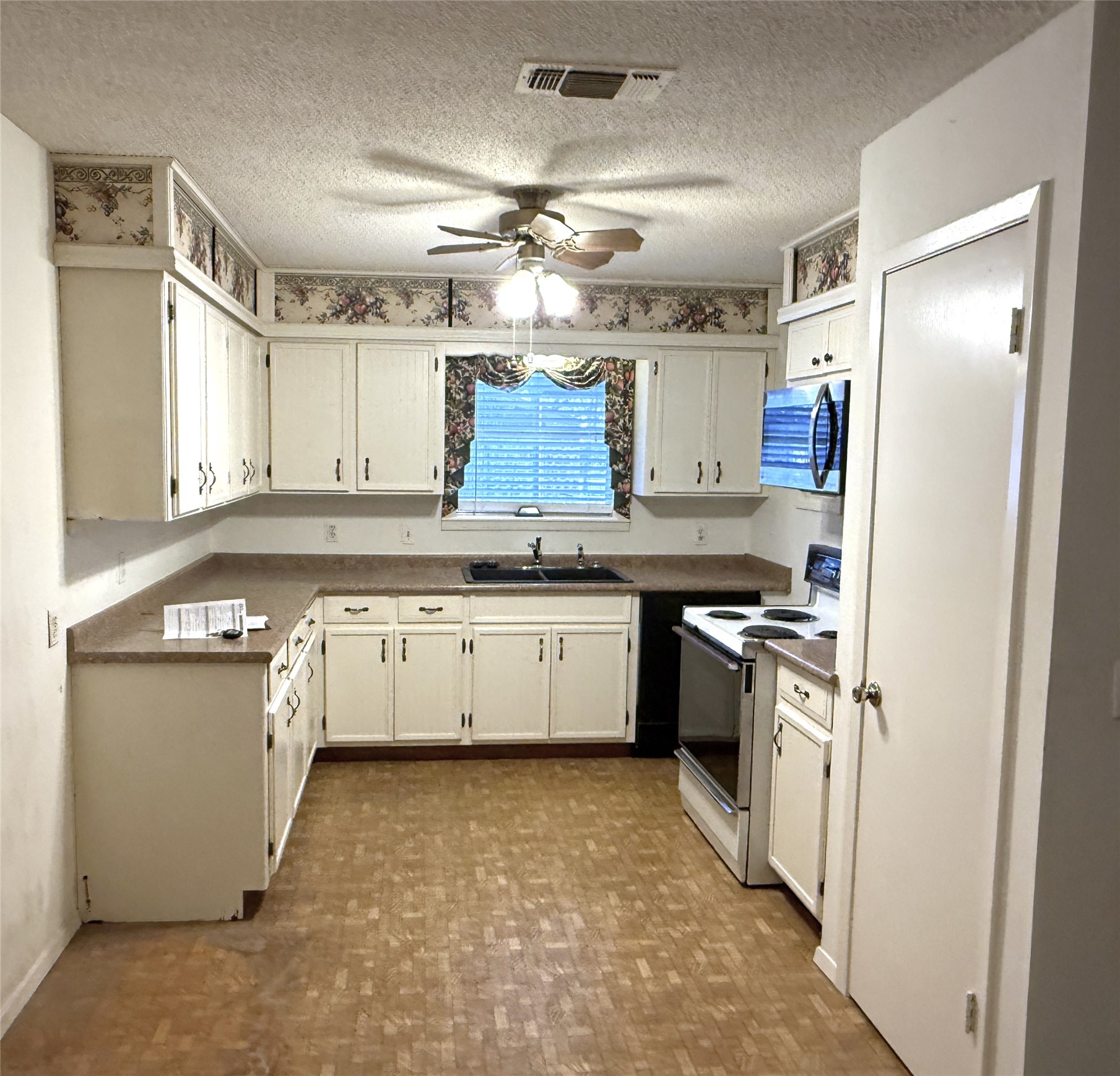 212 College Street Roxton TX 75477