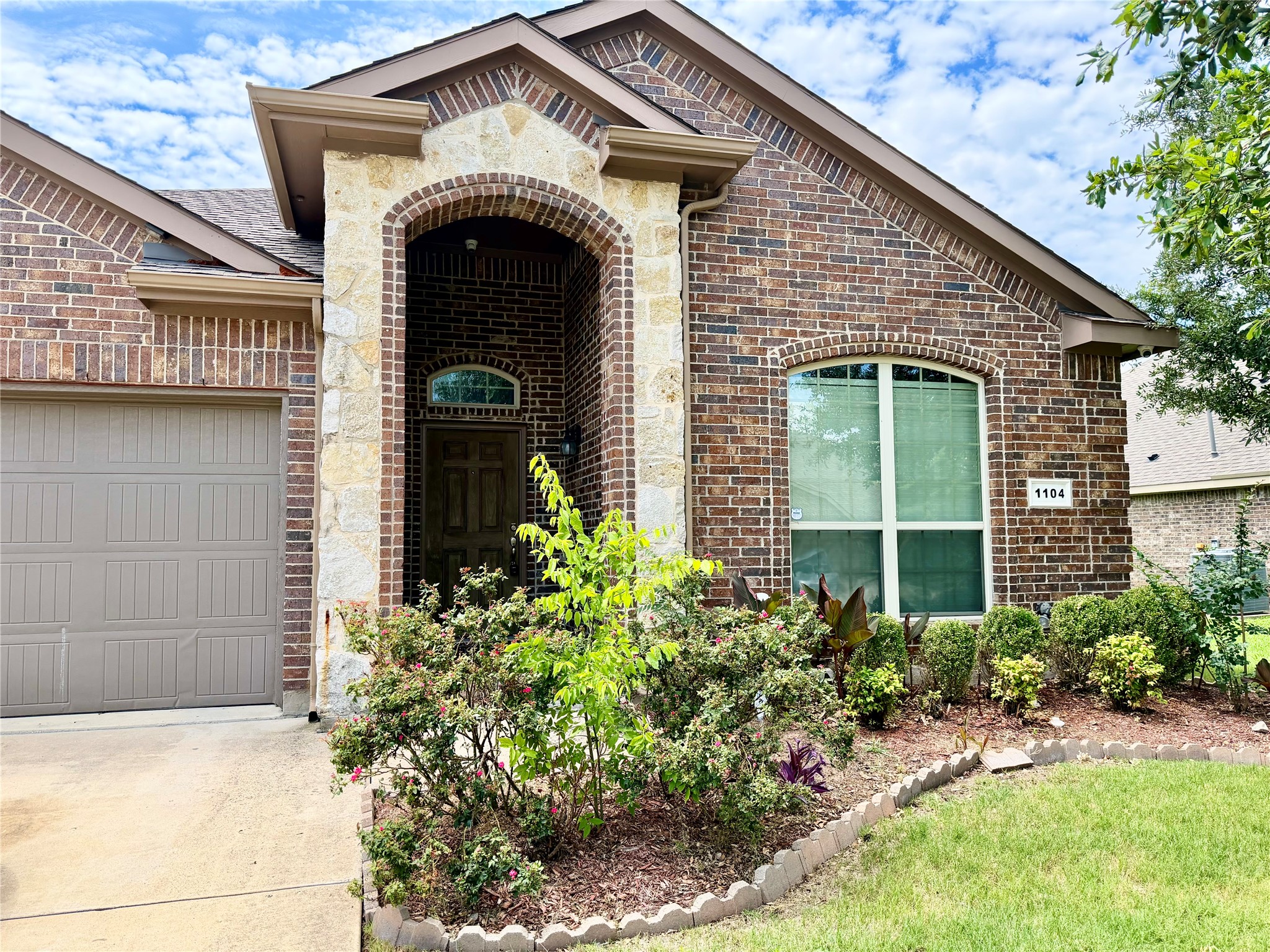 1104 Crest Ridge Drive Glenn Heights TX 75154