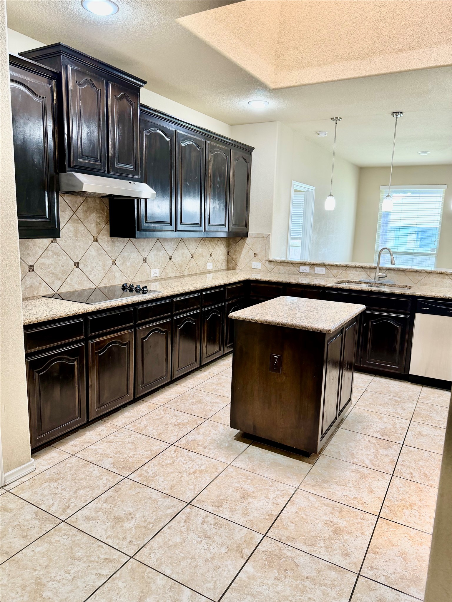 1104 Crest Ridge Drive Glenn Heights TX 75154