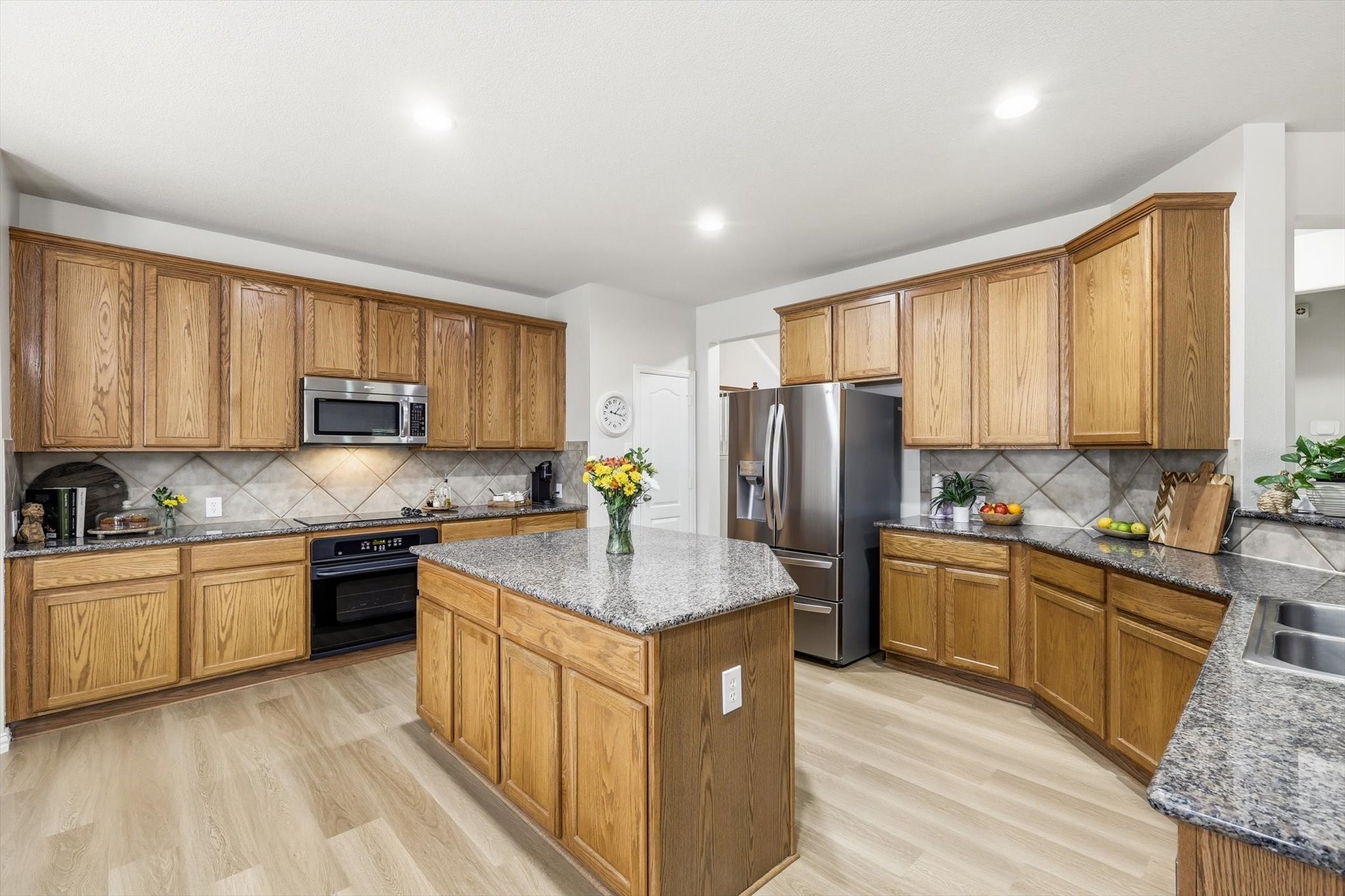 8321 Marsh Street Lantana TX 76226