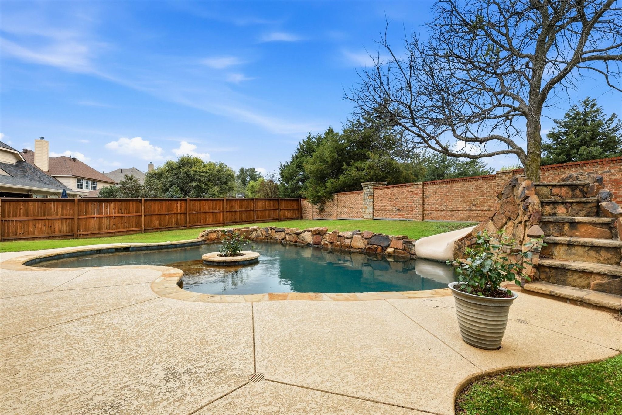 8321 Marsh Street Lantana TX 76226