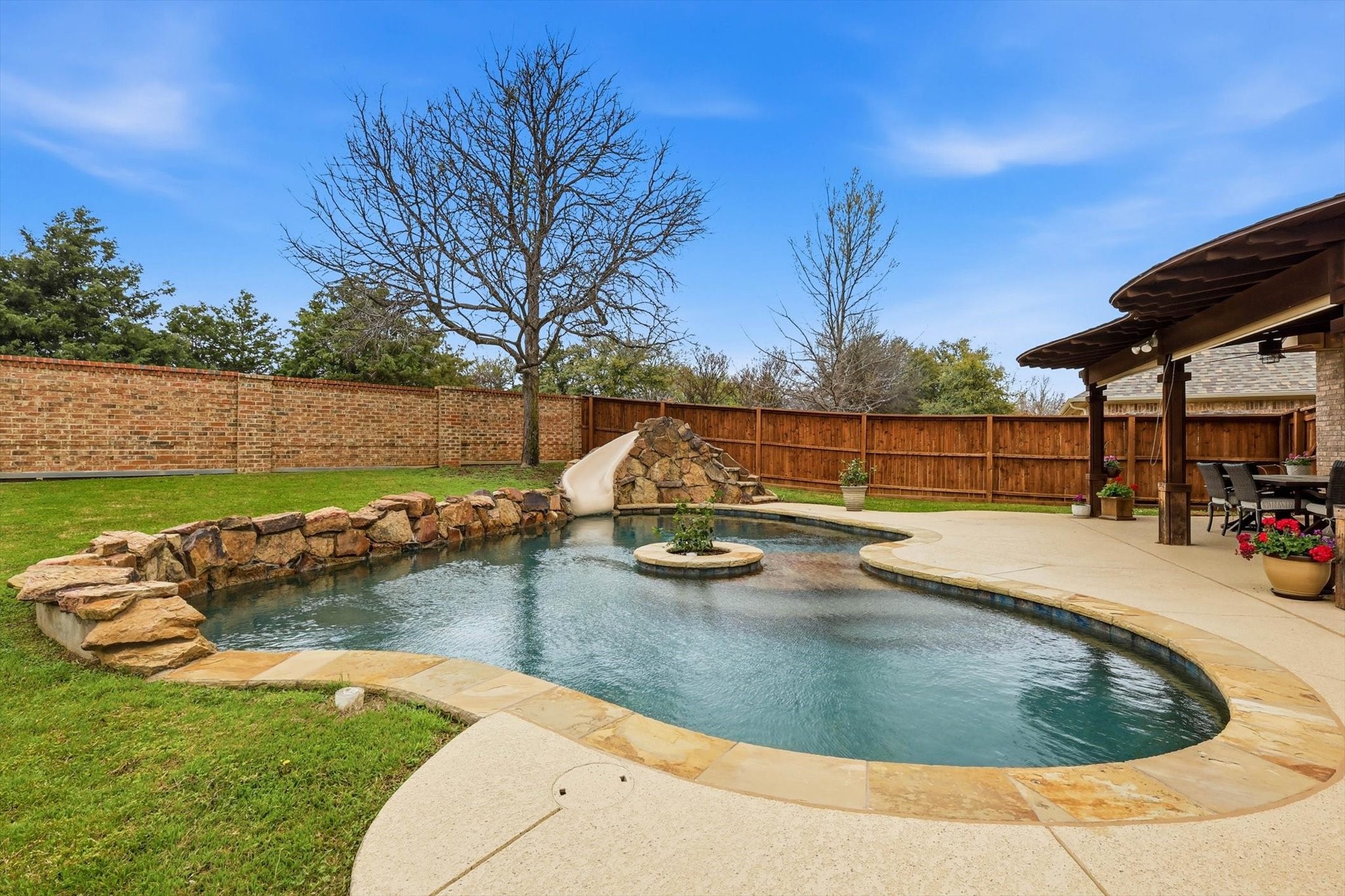8321 Marsh Street Lantana TX 76226
