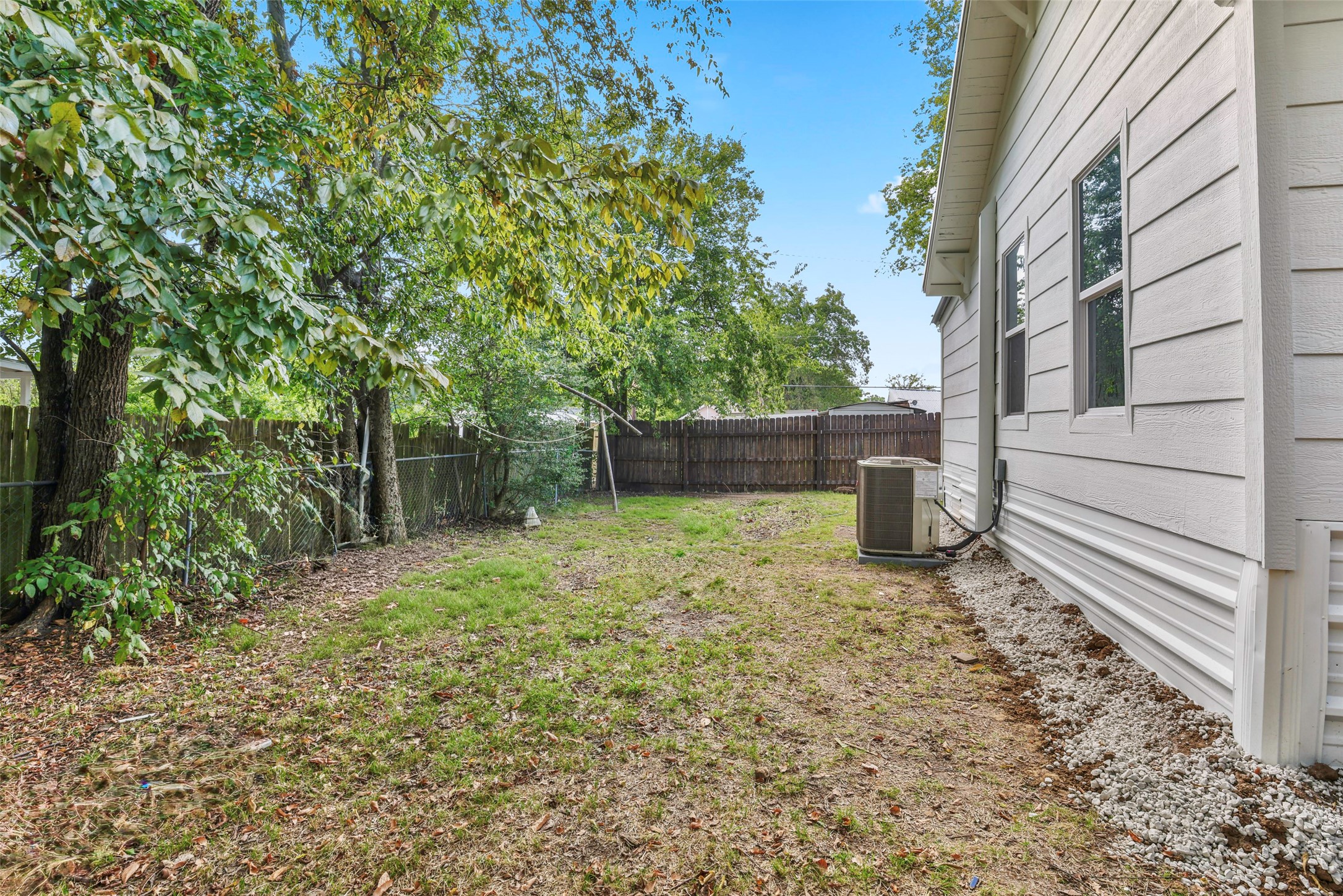 1005 N Neal Street Commerce TX 75428