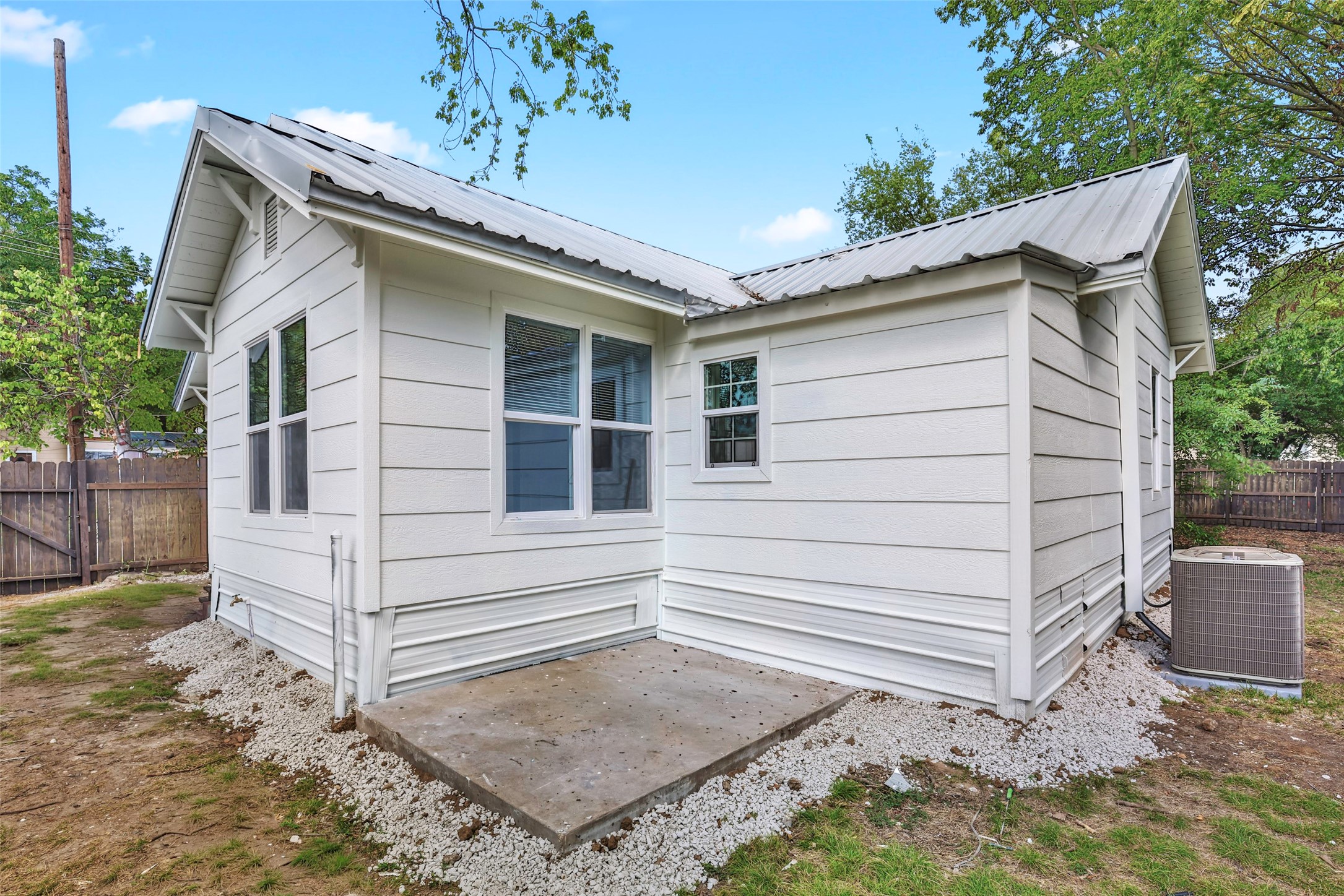 1005 N Neal Street Commerce TX 75428