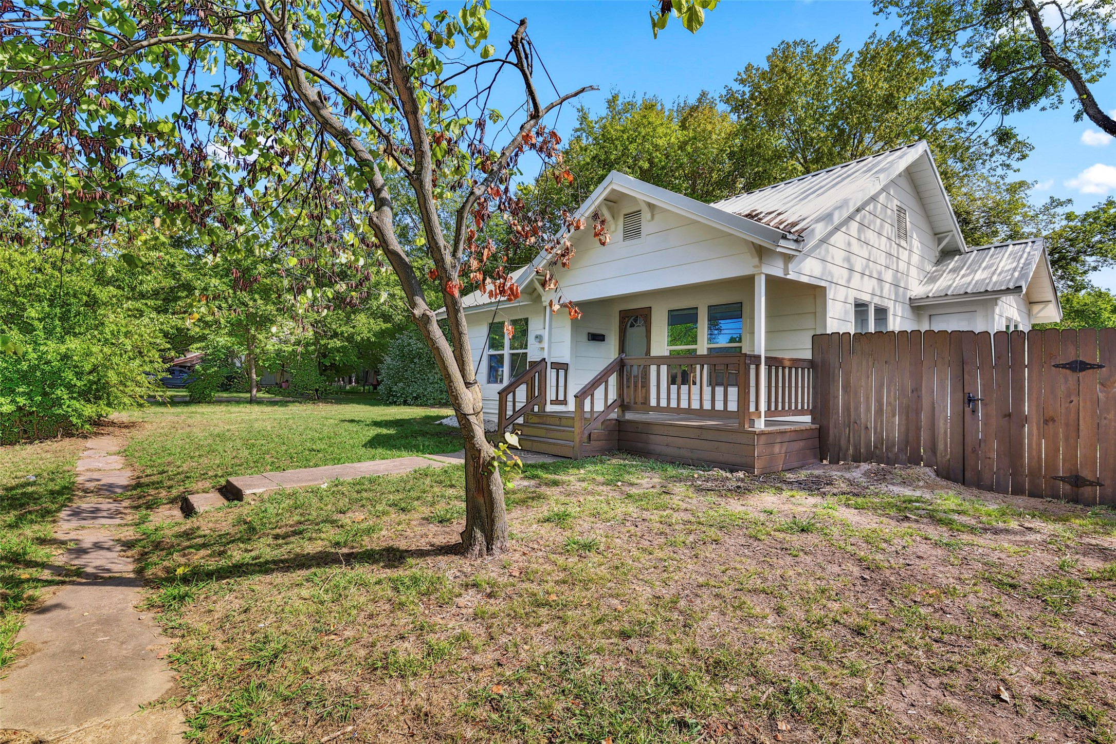 1005 N Neal Street Commerce TX 75428