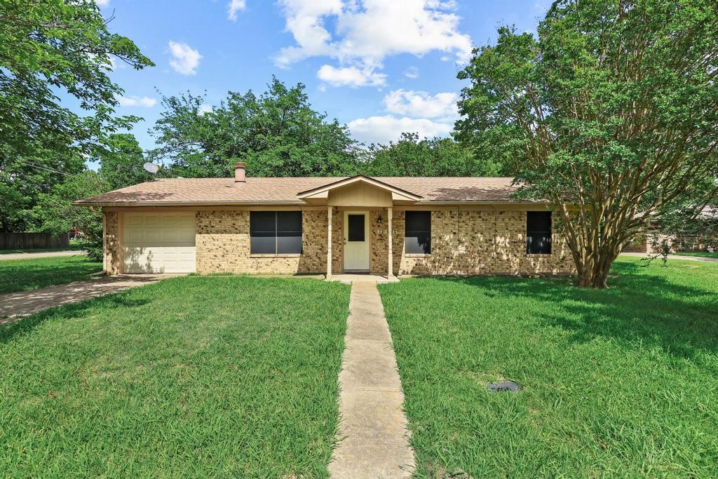 606 Hunter Street Bonham TX 75418