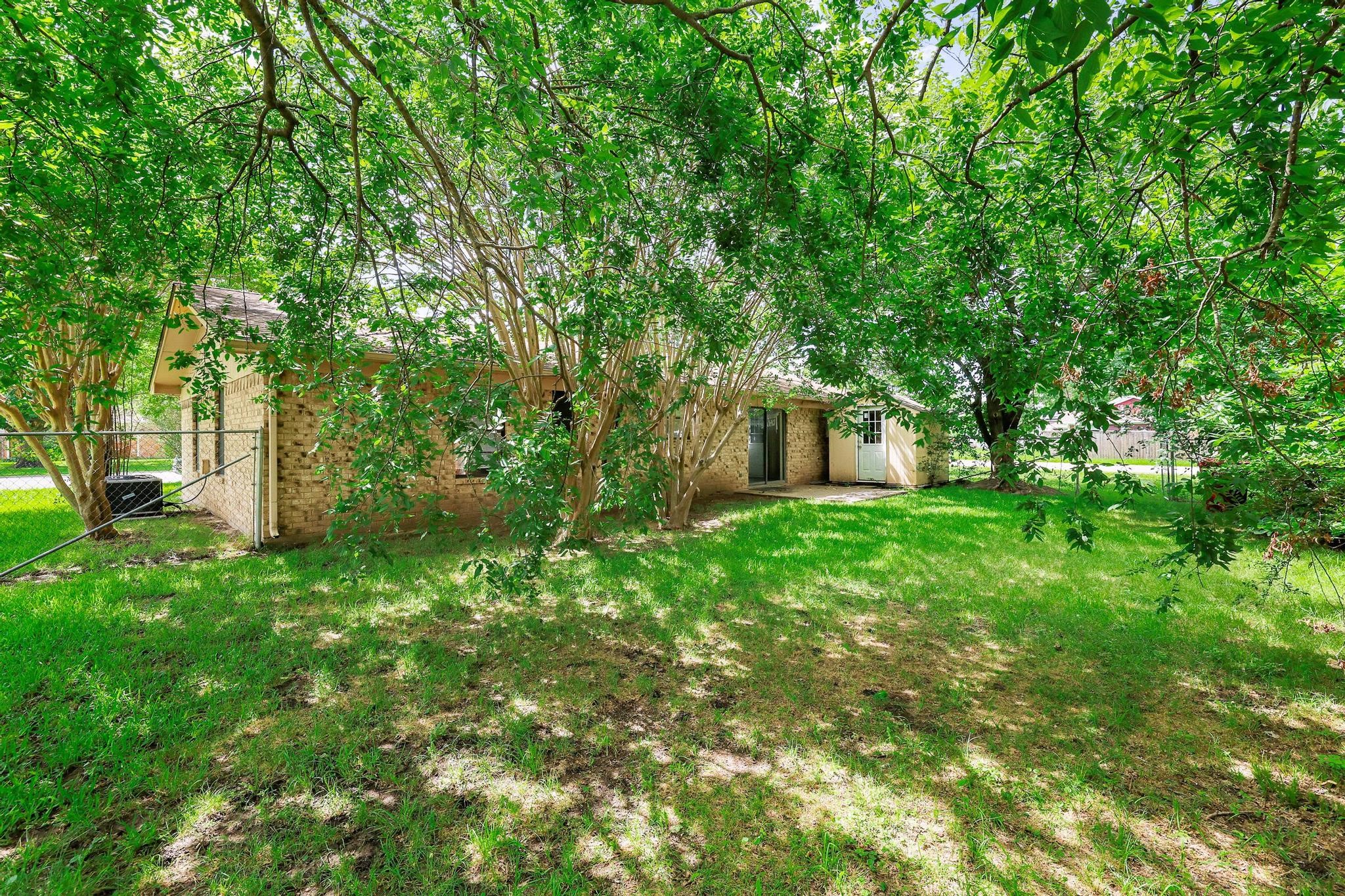 606 Hunter Street Bonham TX 75418