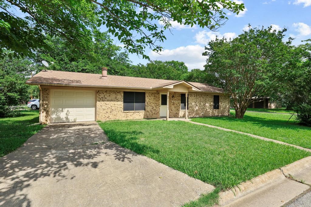 606 Hunter Street Bonham TX 75418
