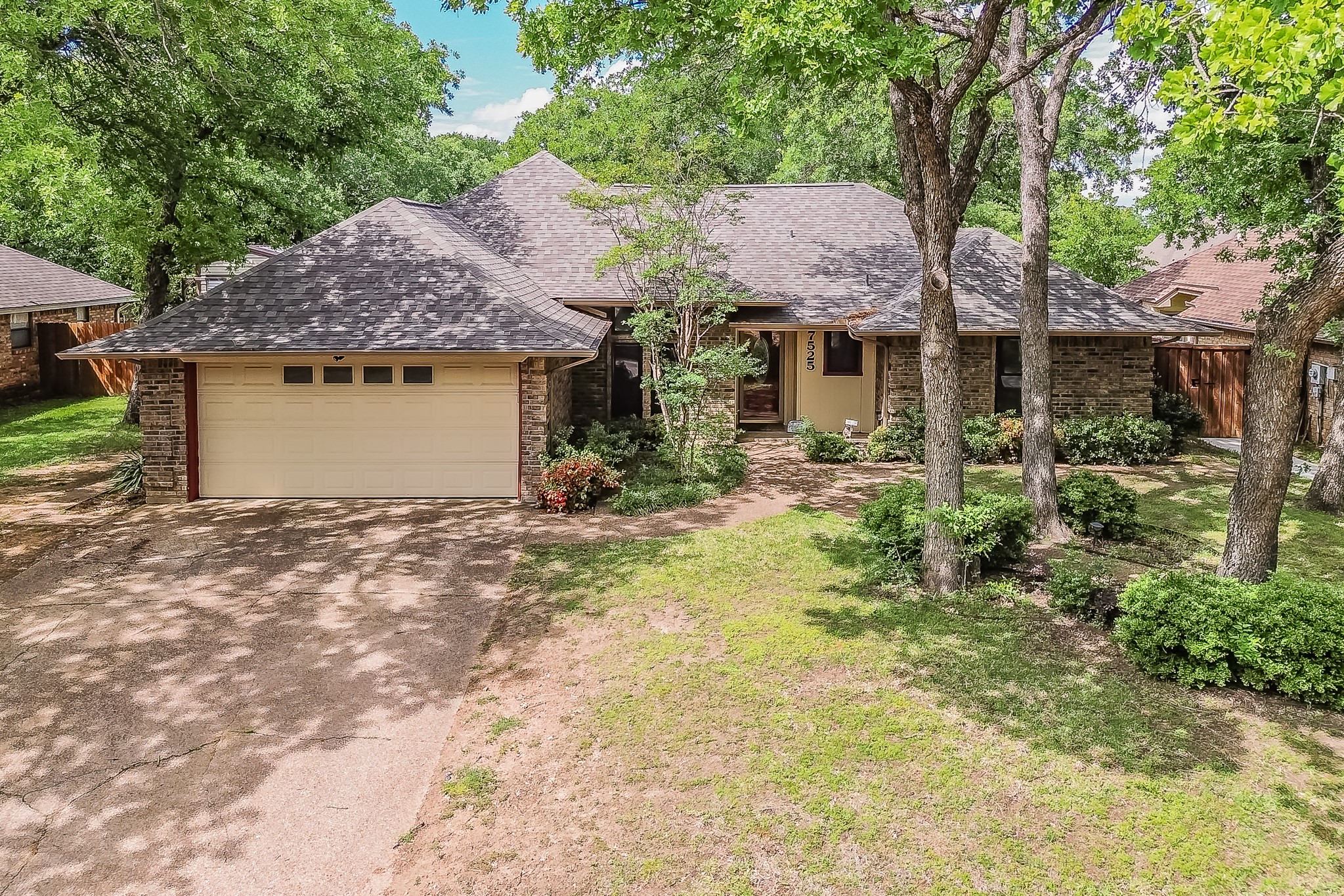 7525 Woodhaven Drive North Richland Hills TX 76182