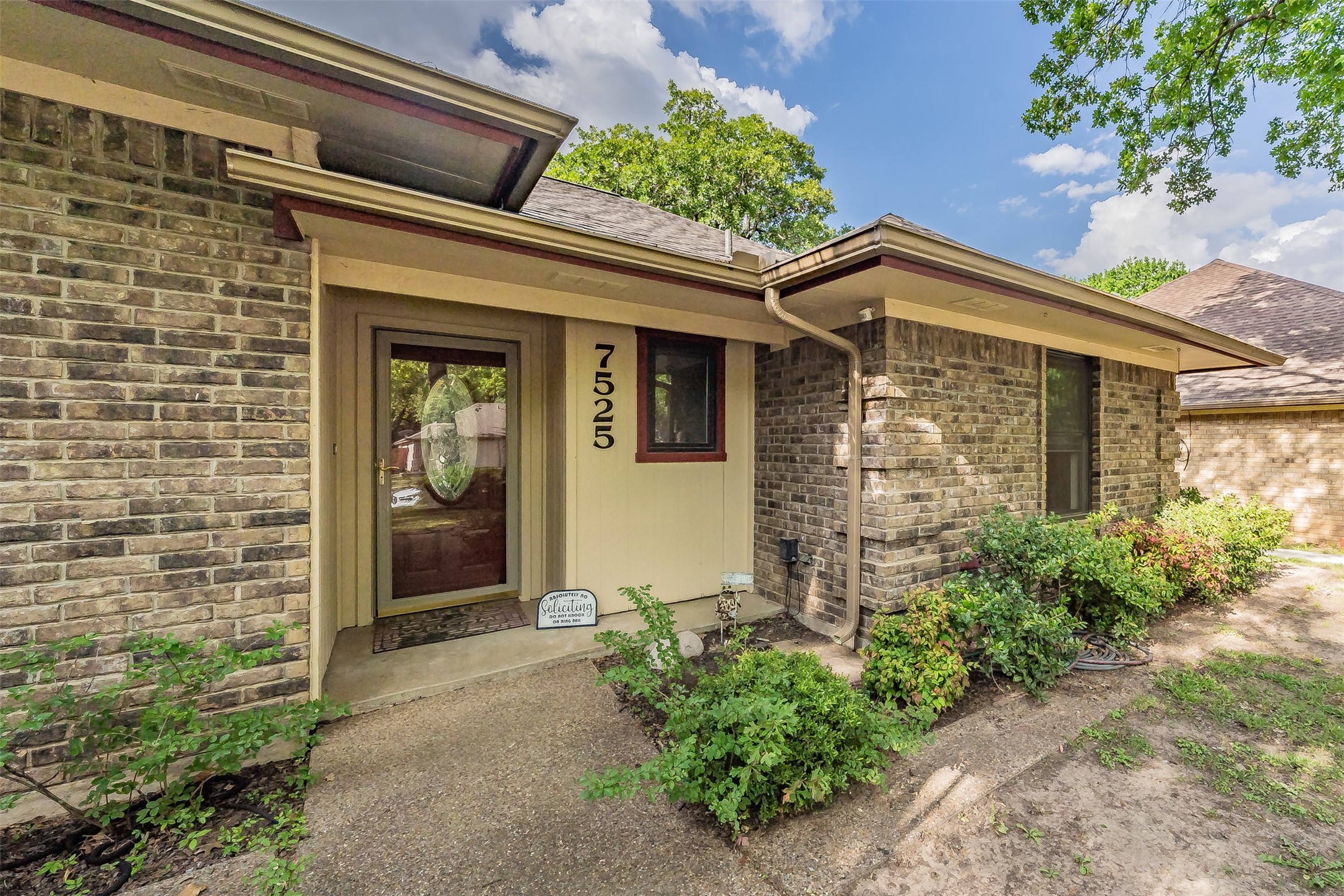 7525 Woodhaven Drive North Richland Hills TX 76182
