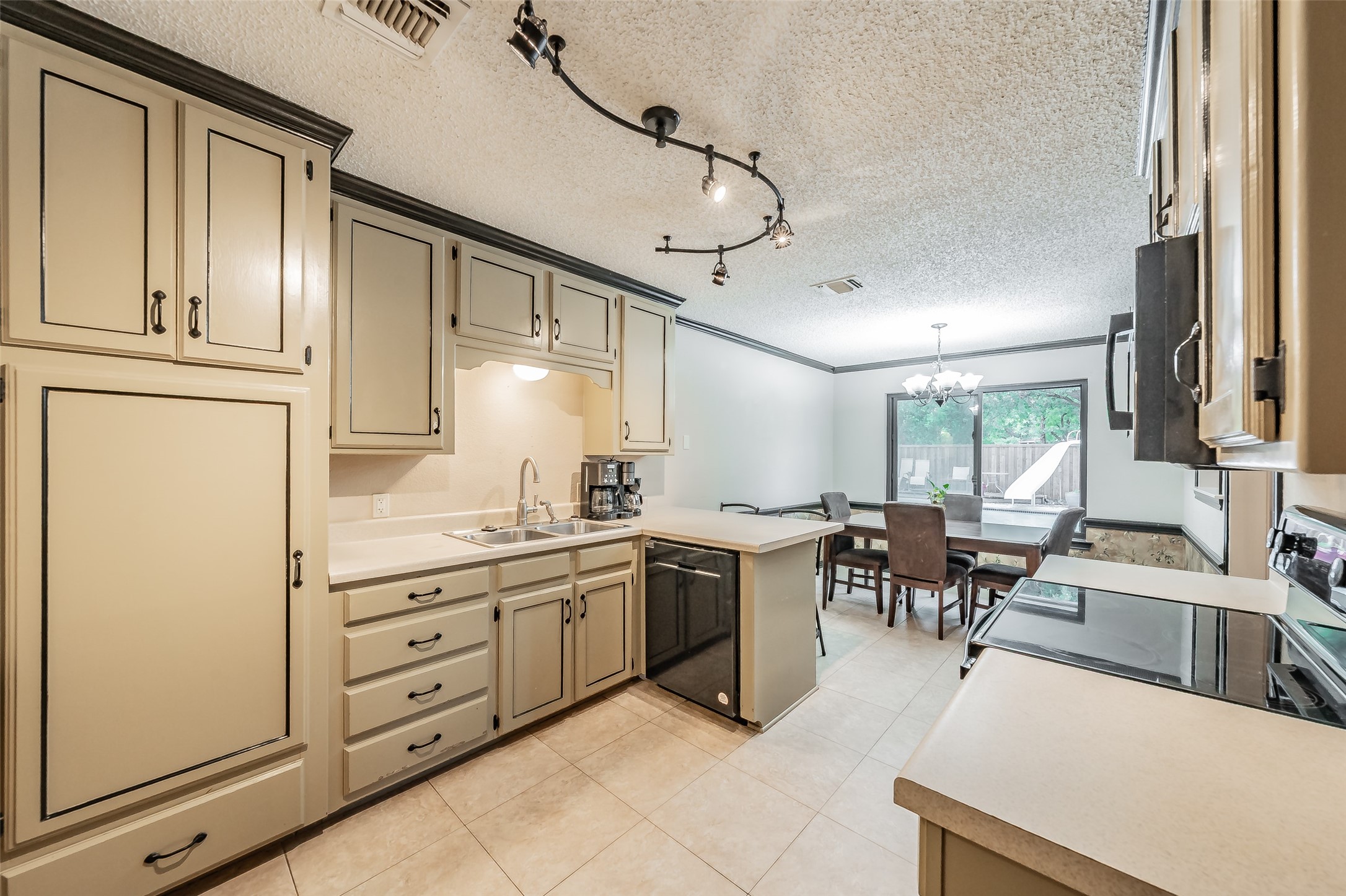 7525 Woodhaven Drive North Richland Hills TX 76182