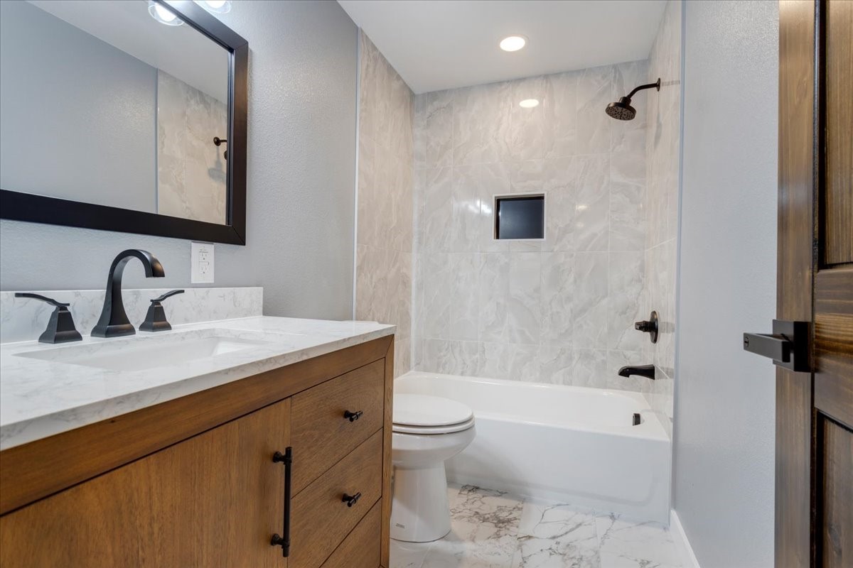 103 N Mill Street Savoy TX 75479