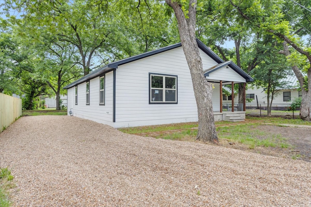 103 N Mill Street Savoy TX 75479