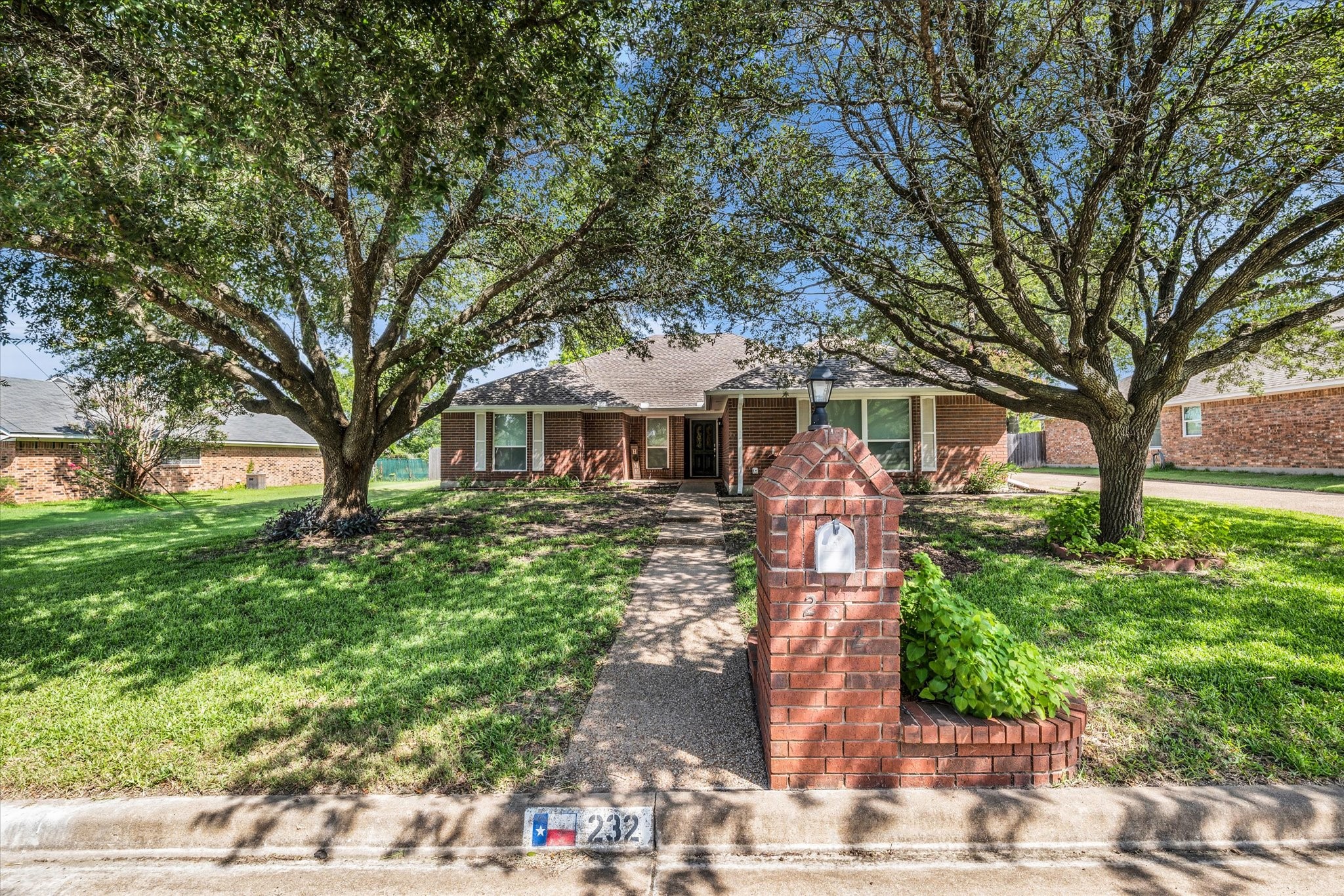 232 Crescent Hewitt TX 76643