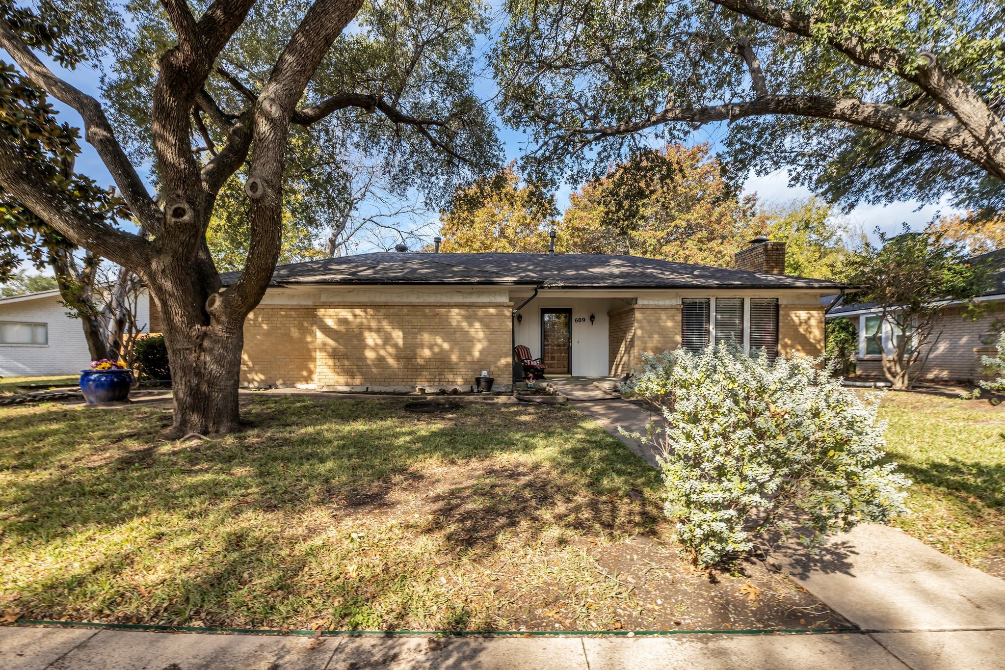 609 Kingsbridge Drive Garland TX 75040