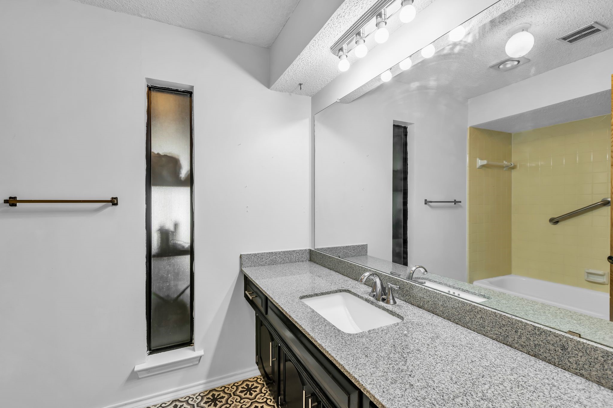 609 Kingsbridge Drive Garland TX 75040