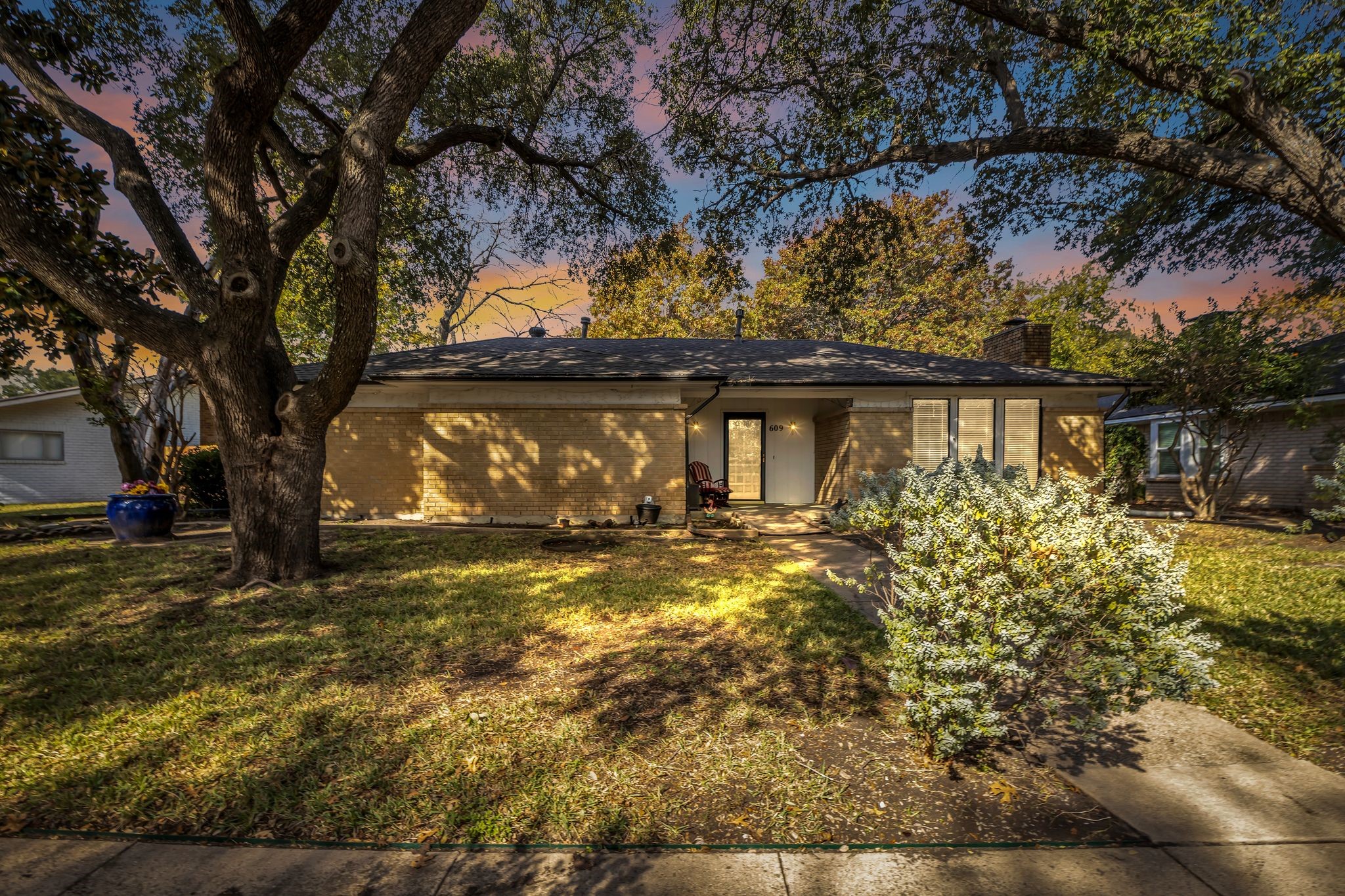 609 Kingsbridge Drive Garland TX 75040