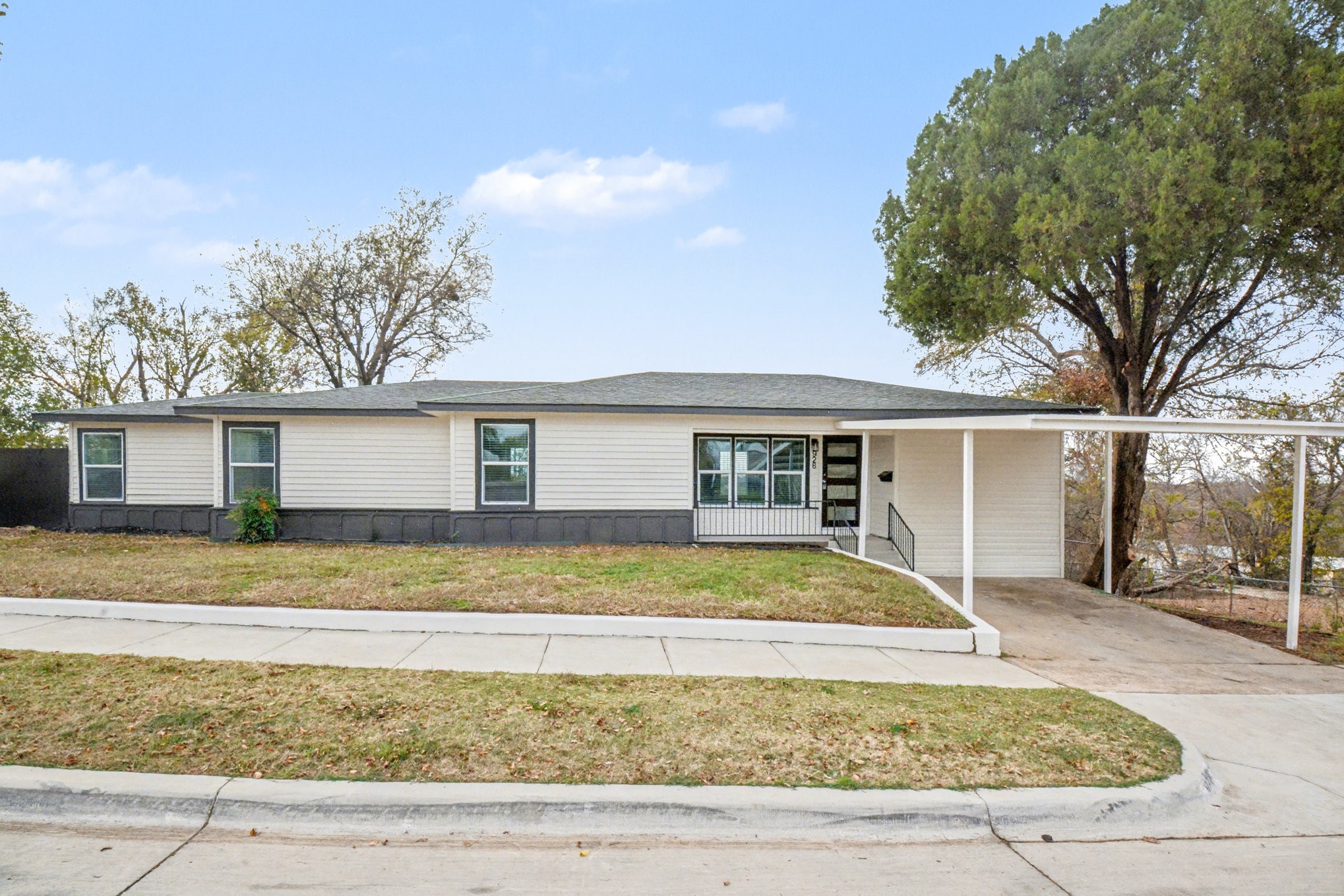 928 Ash Crescent Street Fort Worth TX 76104
