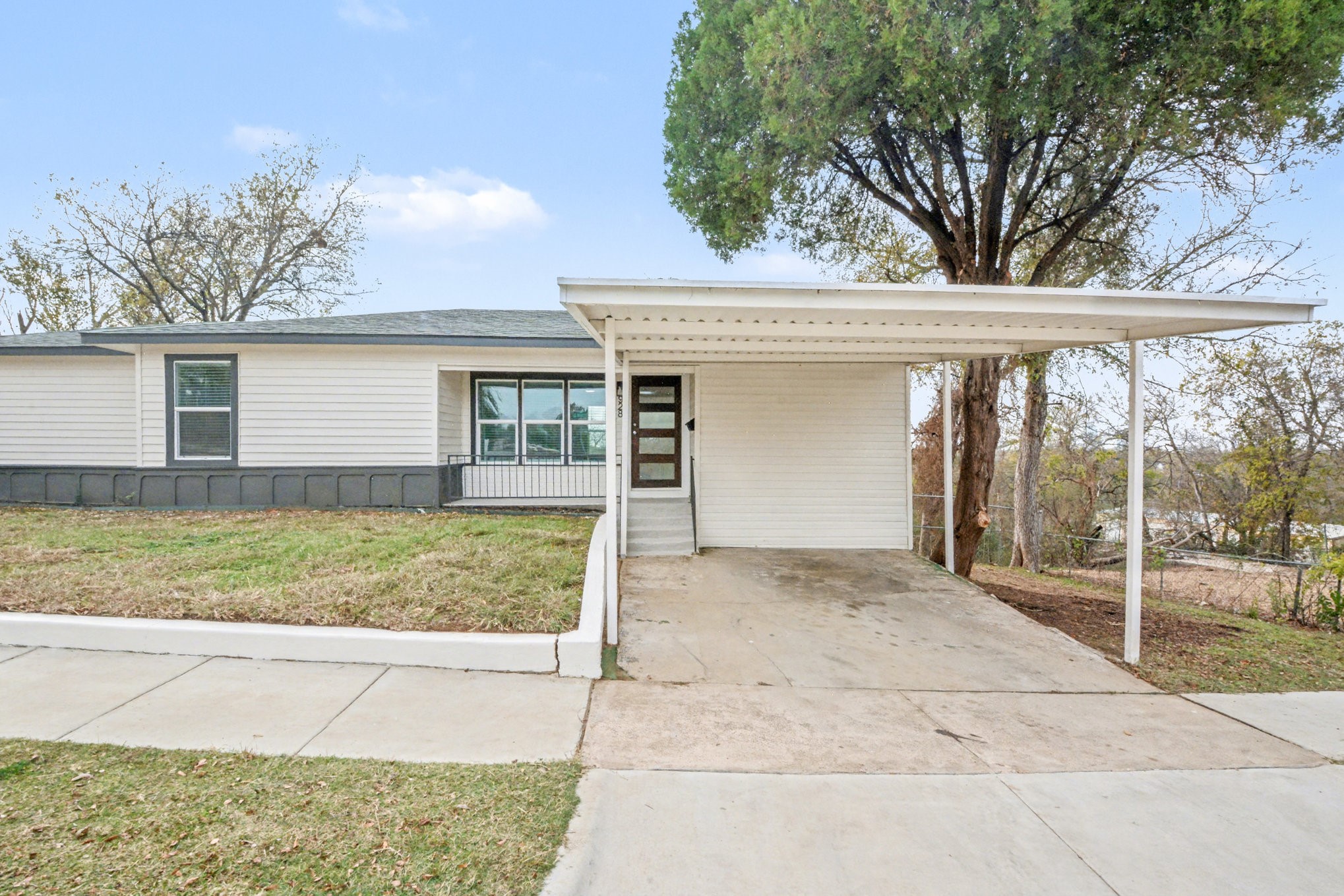 928 Ash Crescent Street Fort Worth TX 76104