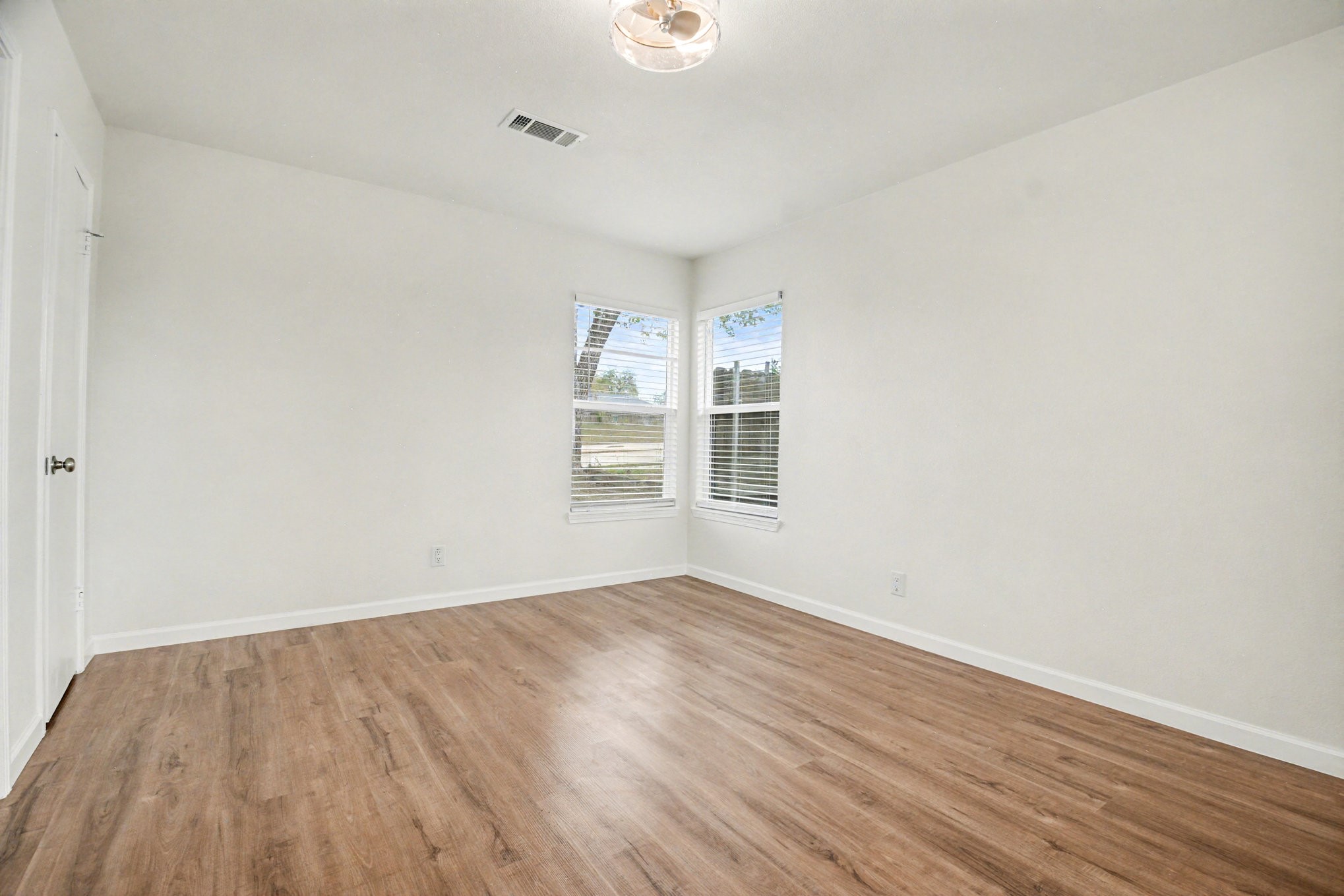 928 Ash Crescent Street Fort Worth TX 76104