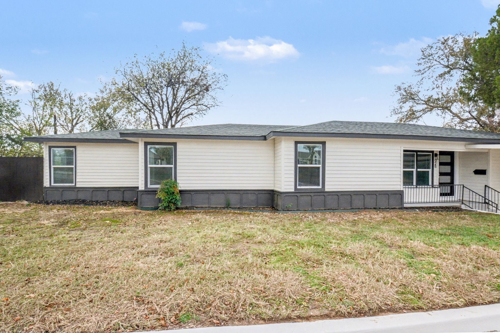 928 Ash Crescent Street Fort Worth TX 76104