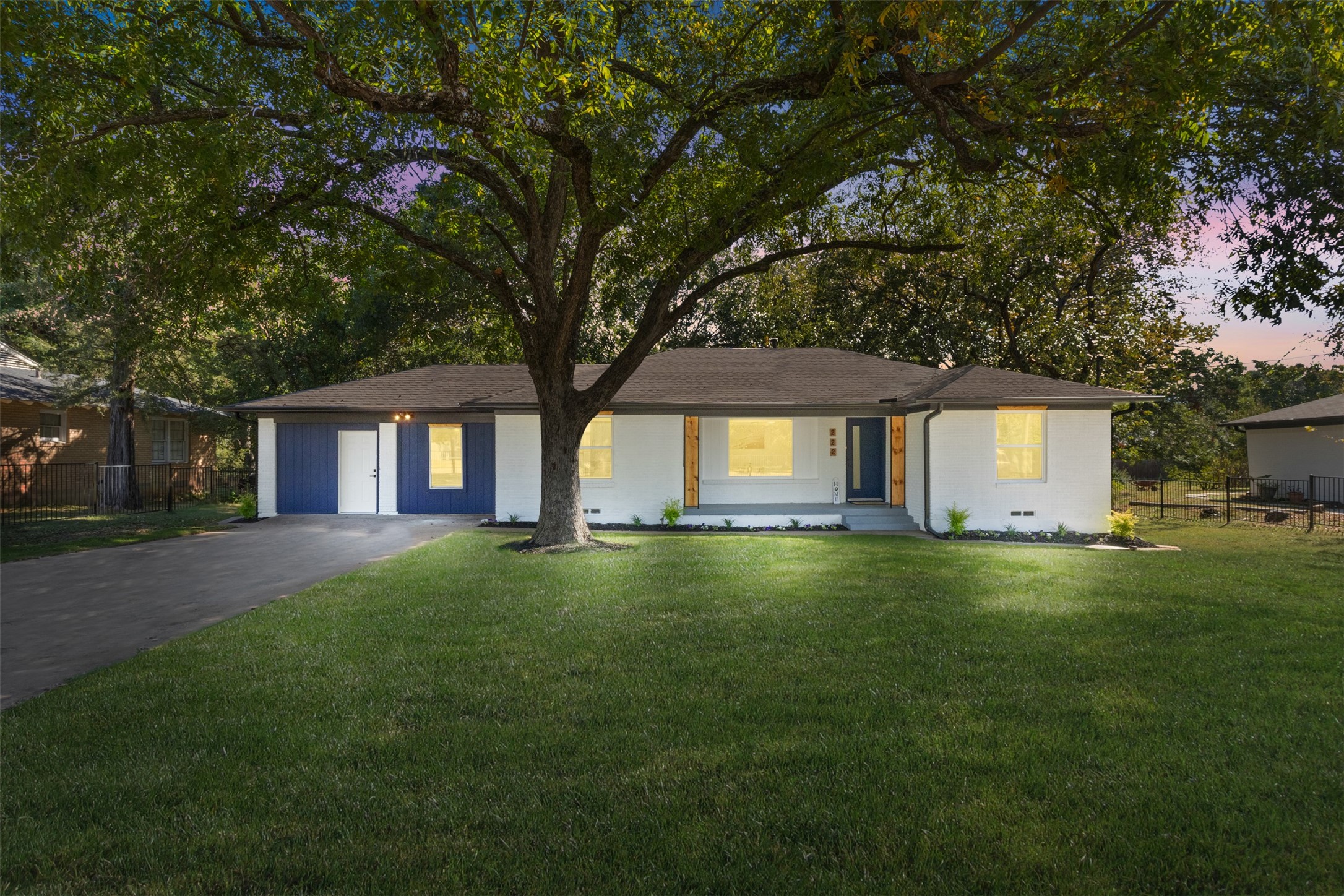 222 N Murdeaux Lane Dallas TX 75217