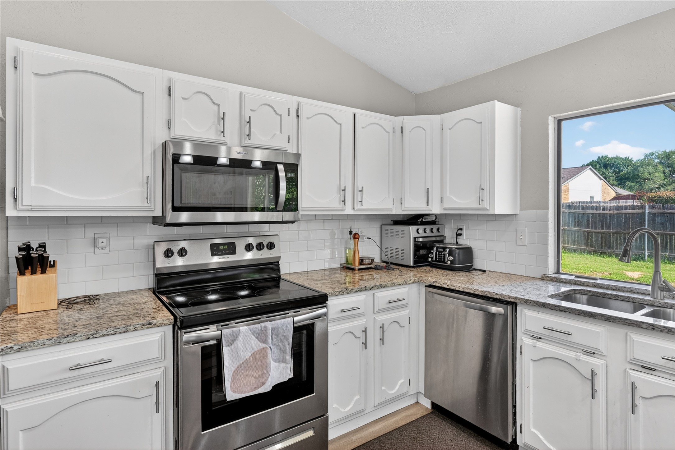3825 Hackberry Lane Bedford TX 76021