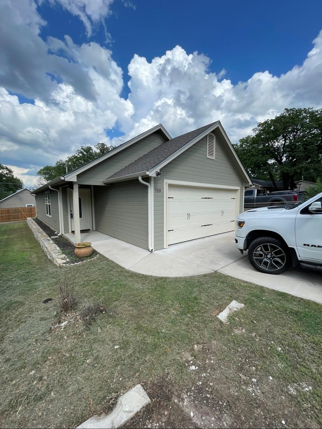 719 Harness Trail Granbury TX 76049