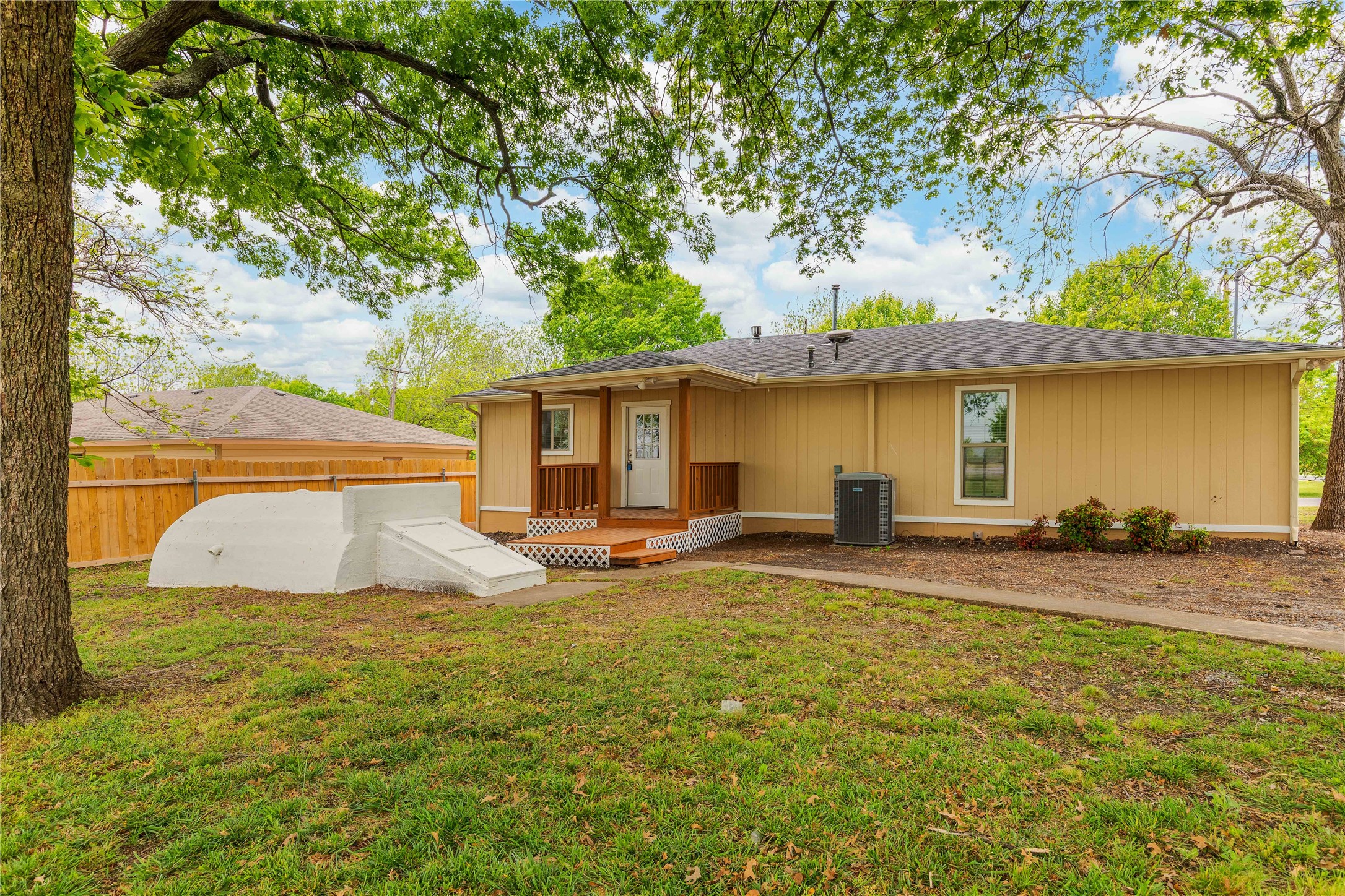 209 W Houston Lane Van Alstyne TX 75495