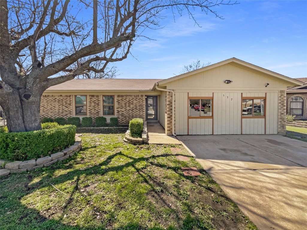 537 Meadow Street Saginaw TX 76179
