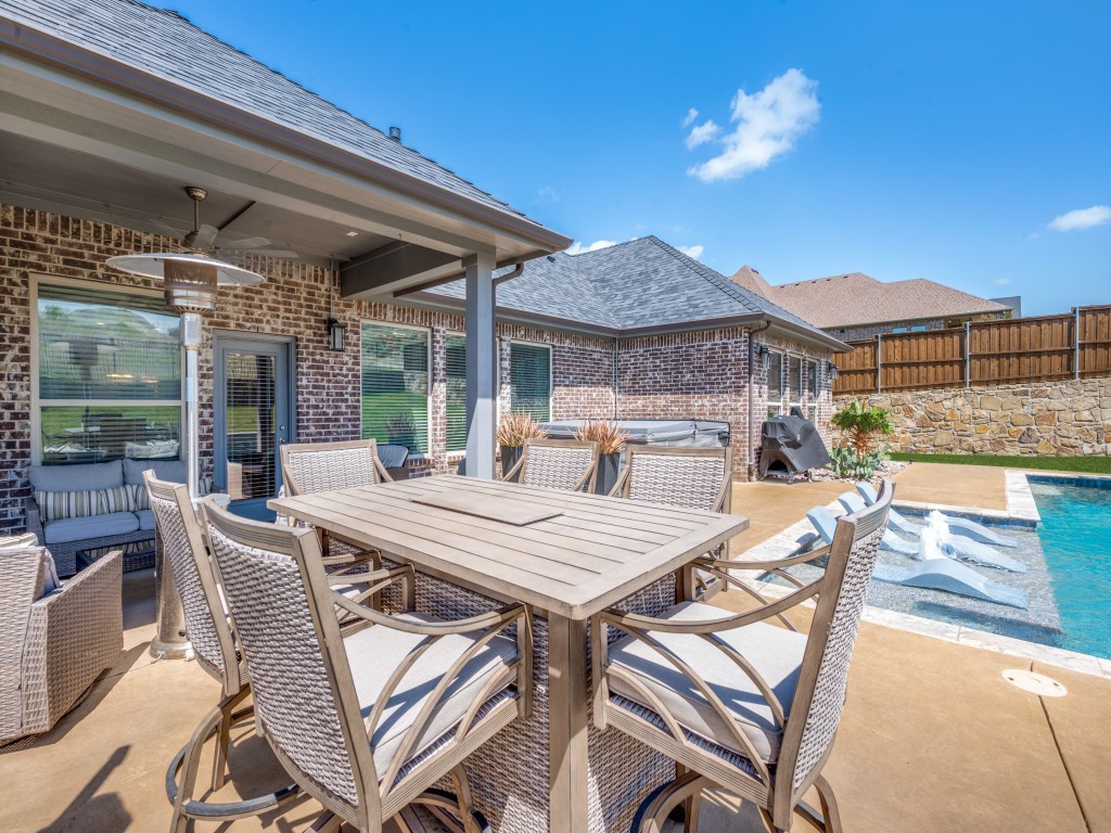 1044 Myers Park Trail Roanoke TX 76262