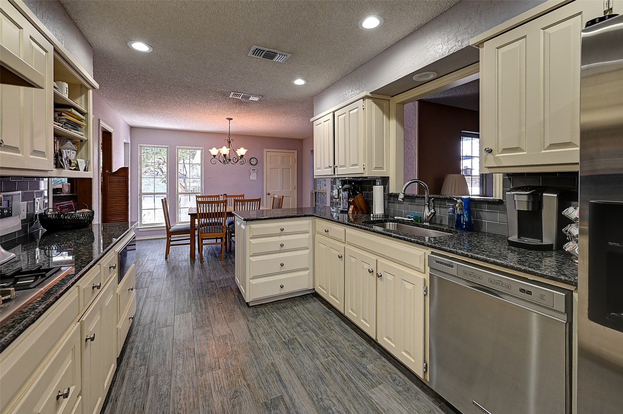2300 Woodsong Trail Arlington TX 76016