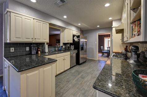 2300 Woodsong Trail Arlington TX 76016