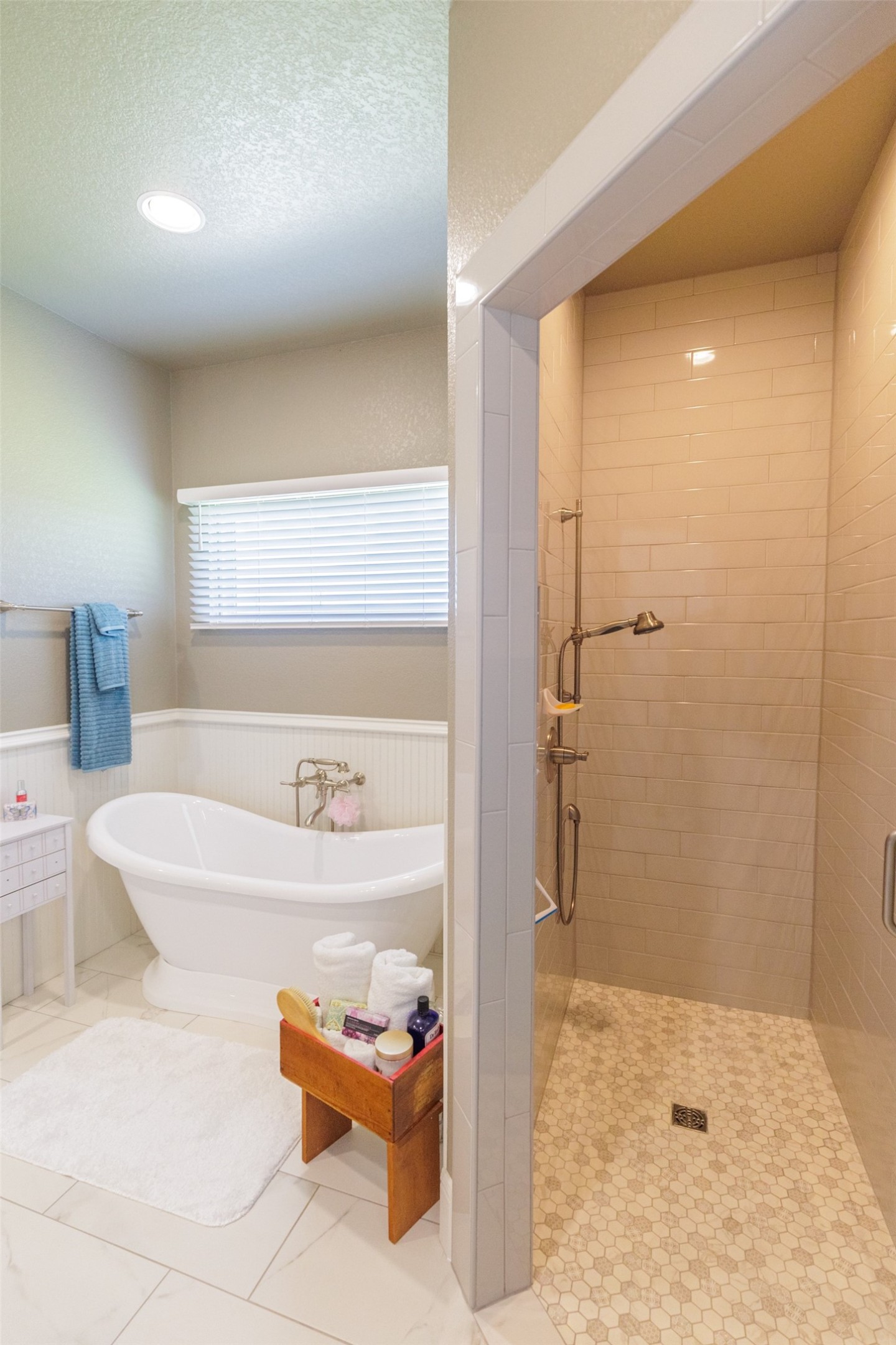 121 County Road 2571 Alvord TX 76225