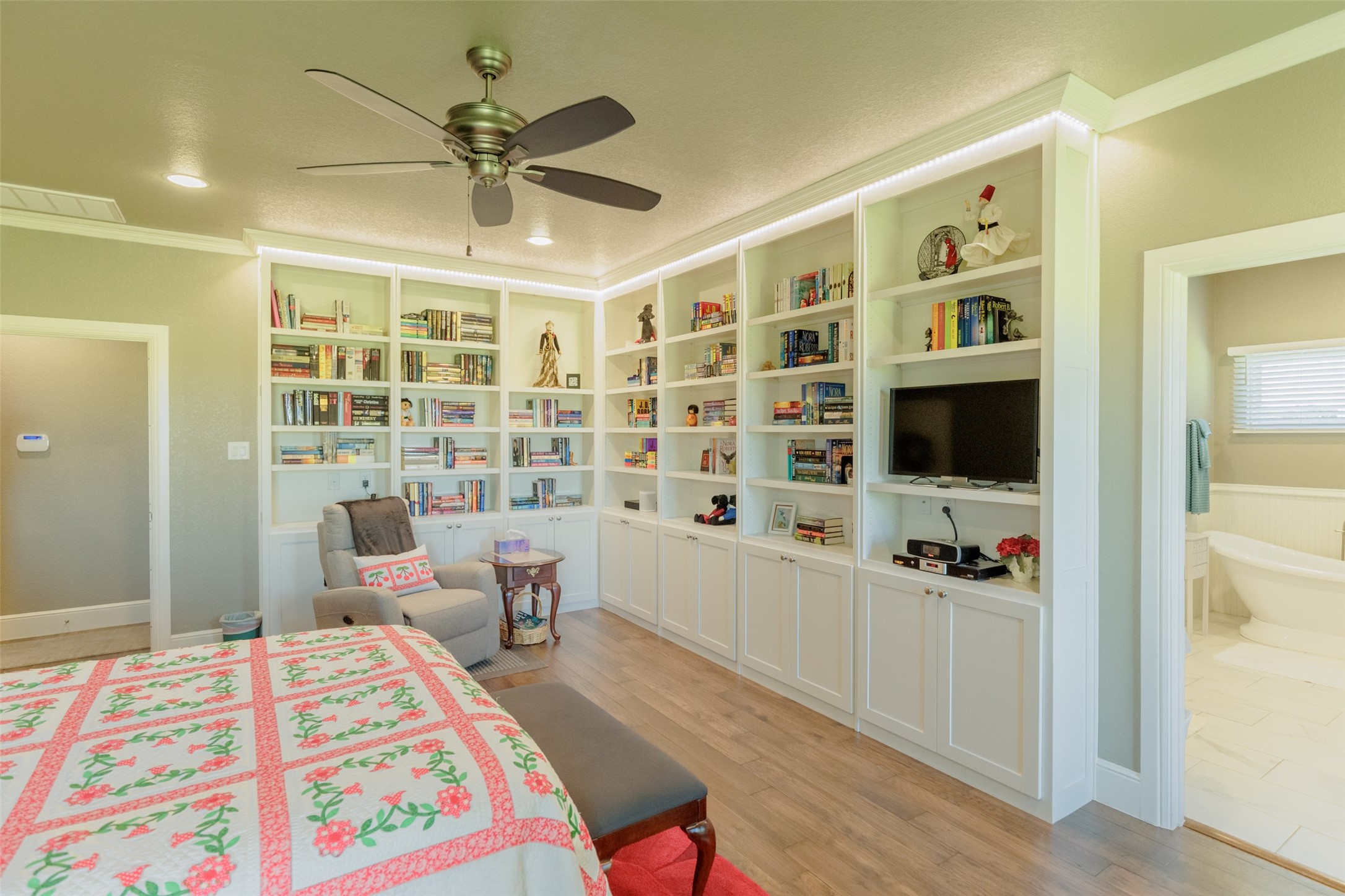 121 County Road 2571 Alvord TX 76225